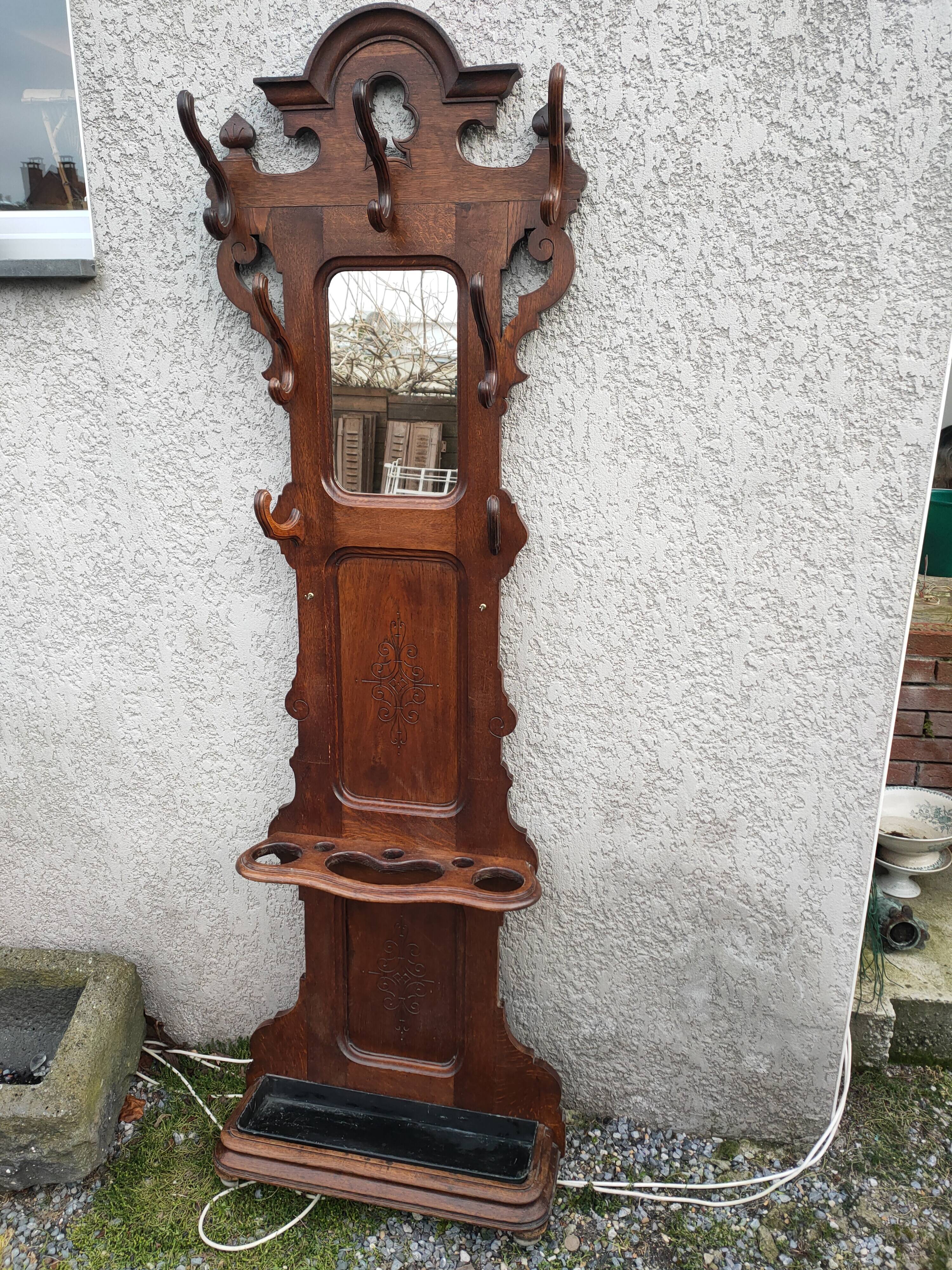 free-standing locker room in solid oak 1900