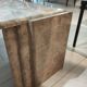 Table basse en marbre, forme goutte d'eau vieux rose