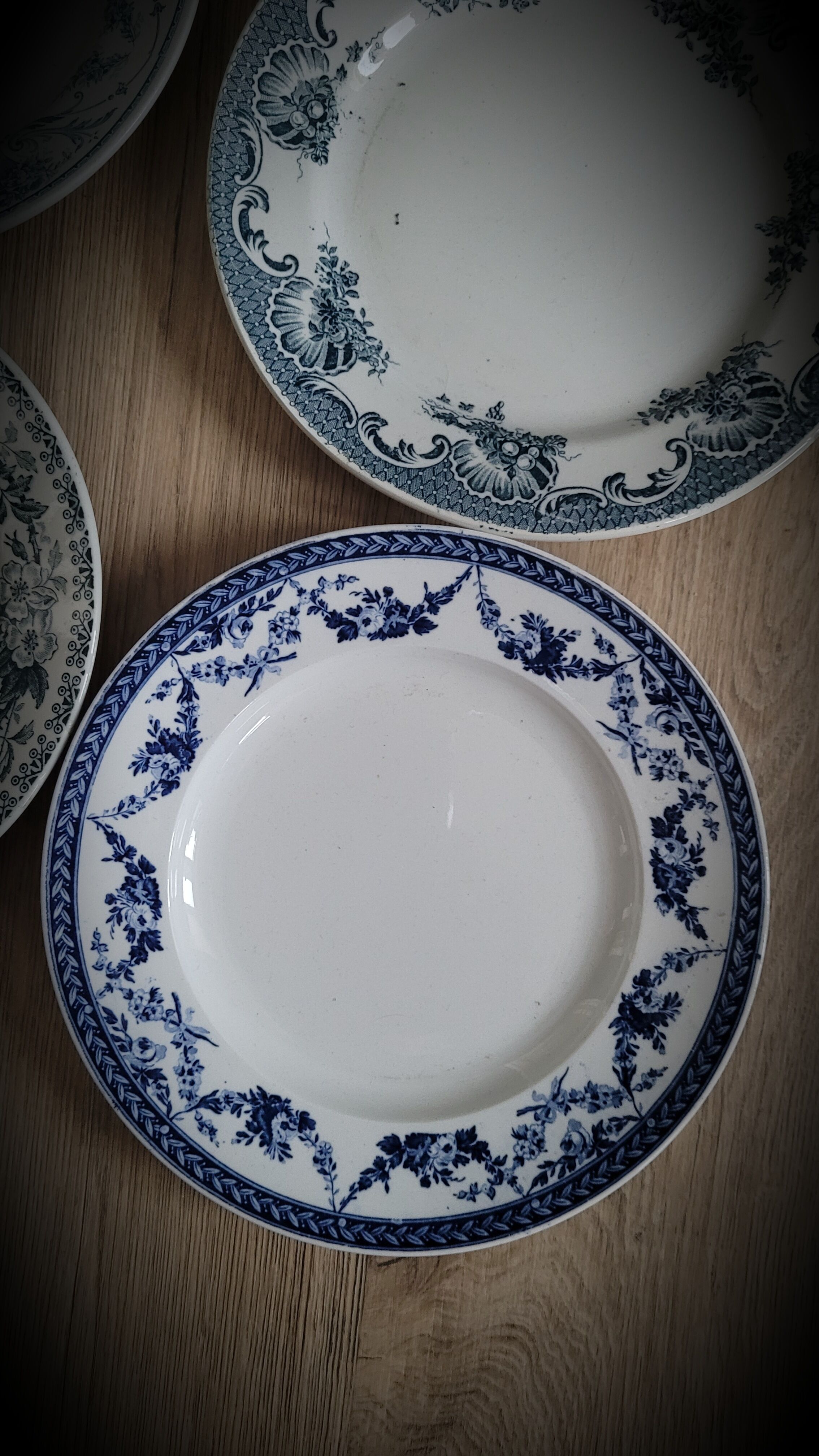 Quartet flat blue plates dessert 39
