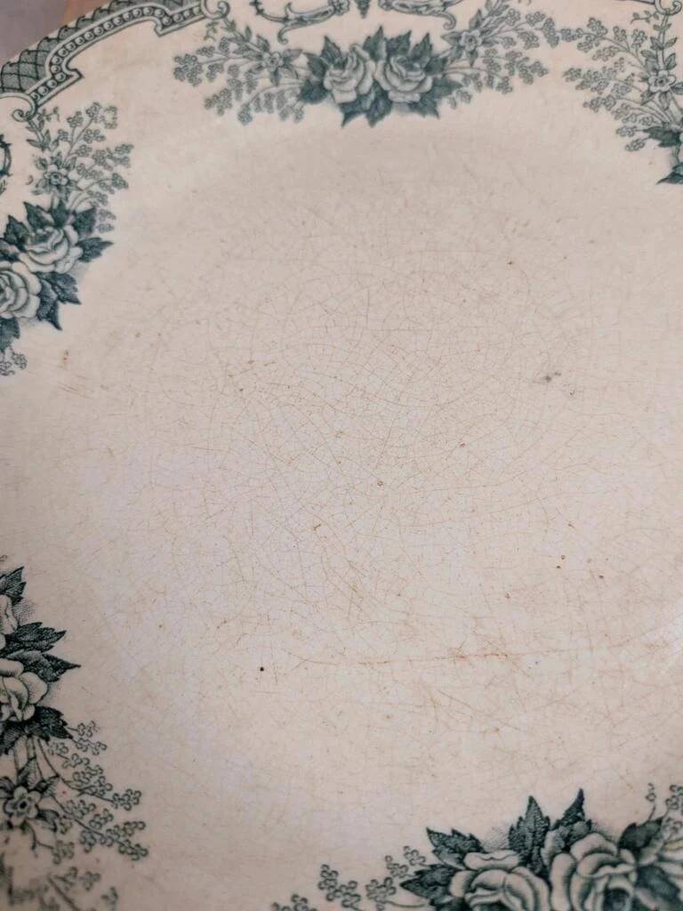 Set of 3 antique flat plates made of ironstone from the Debray Establishments, Clichy service.