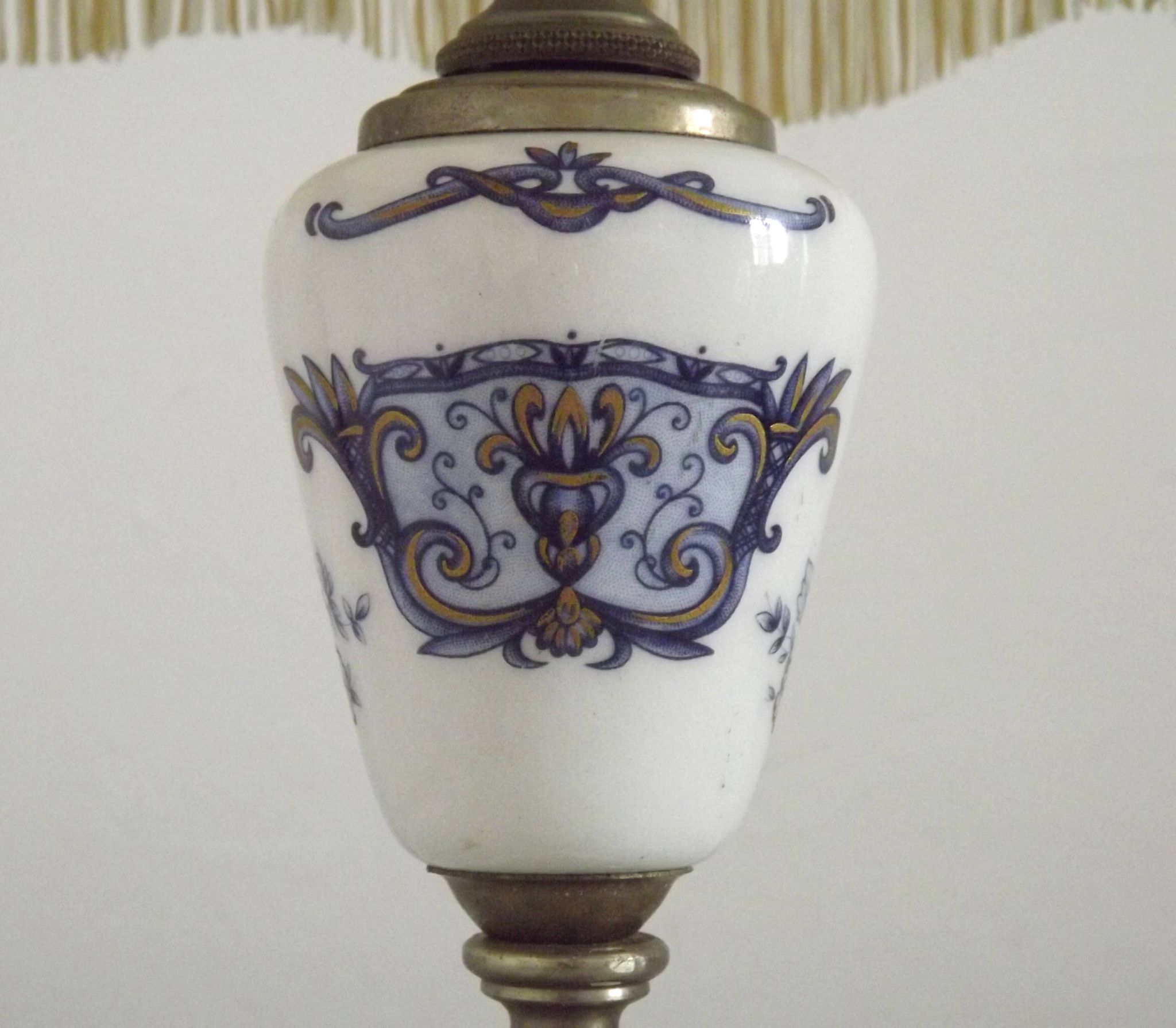 French Vintage Decorative Silver Metal and Porcelain Shaded Table Lamp