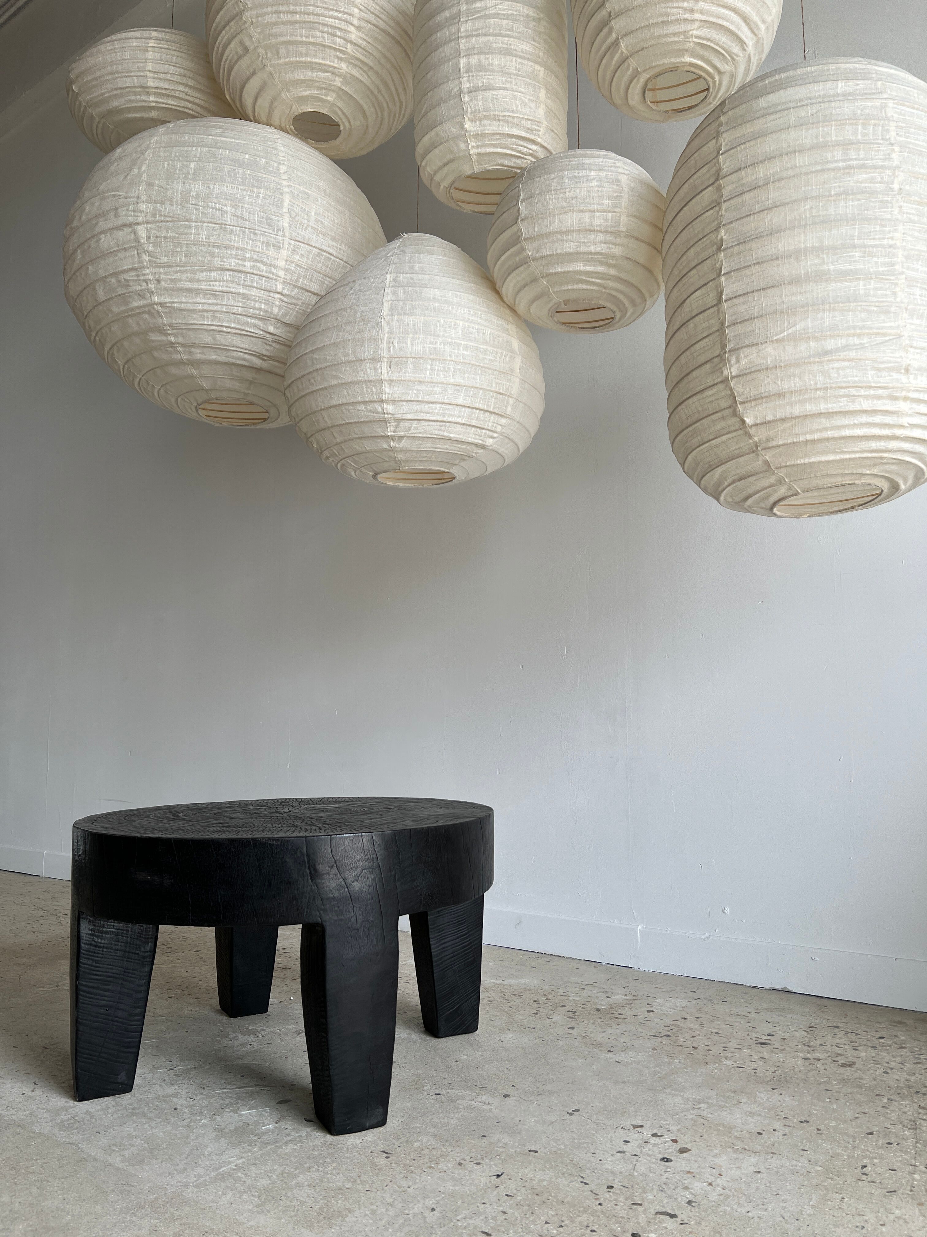 Coffee table en bois massif monoxyle noir