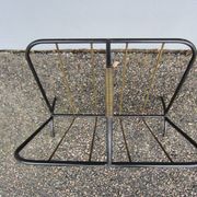Porte revue en acier et laiton
