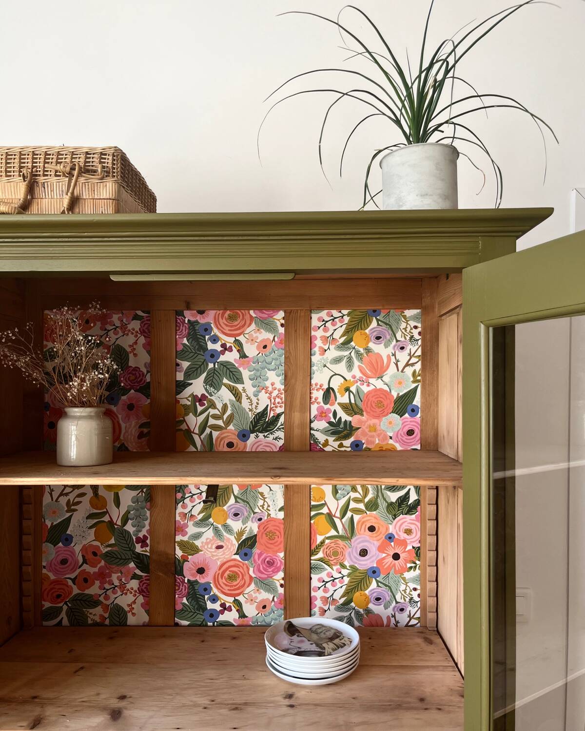 Parisian showcase cabinet