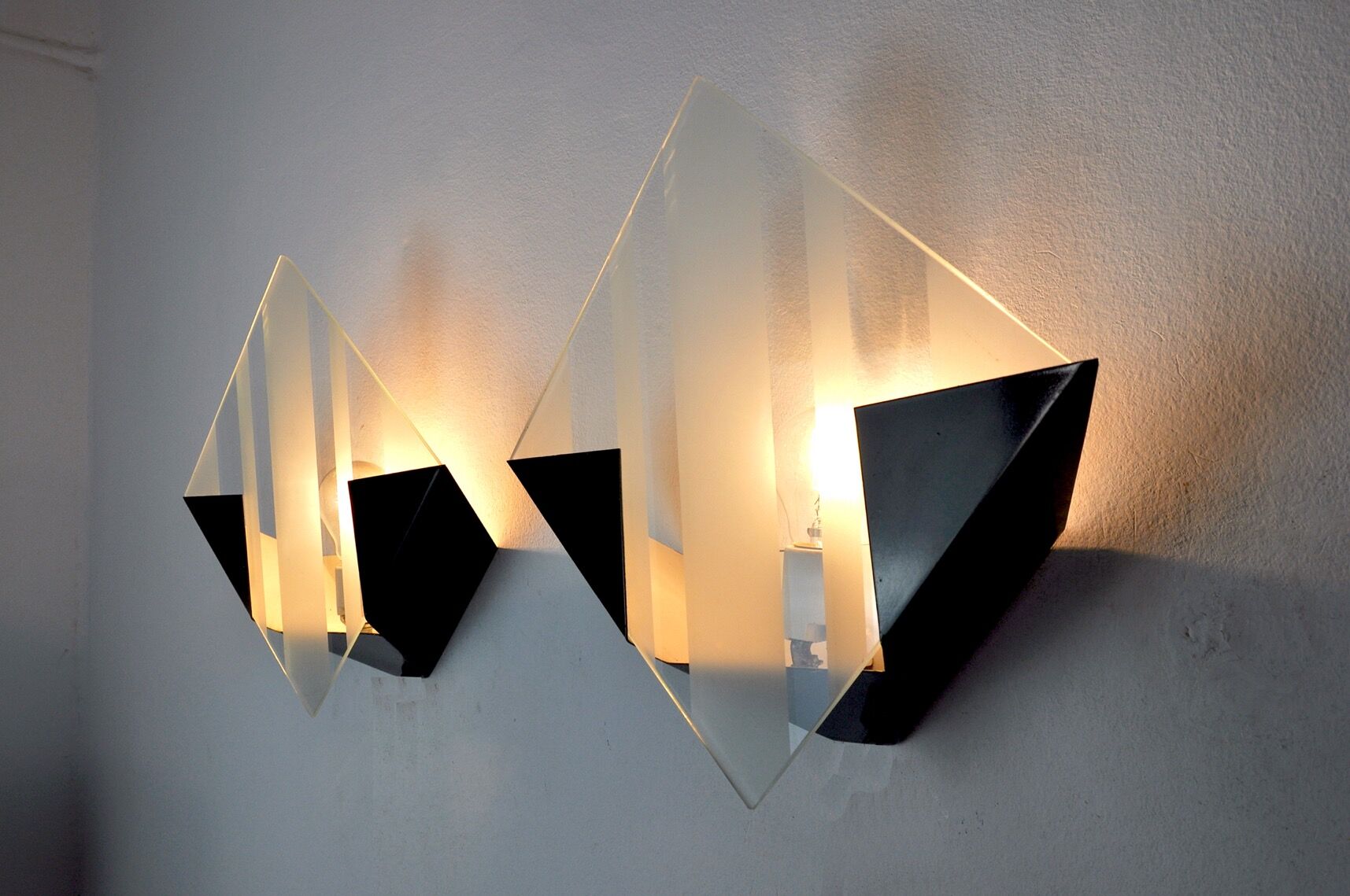 Pair of wall lamps "Rombo" by Miguel Milá, Spain, 1980