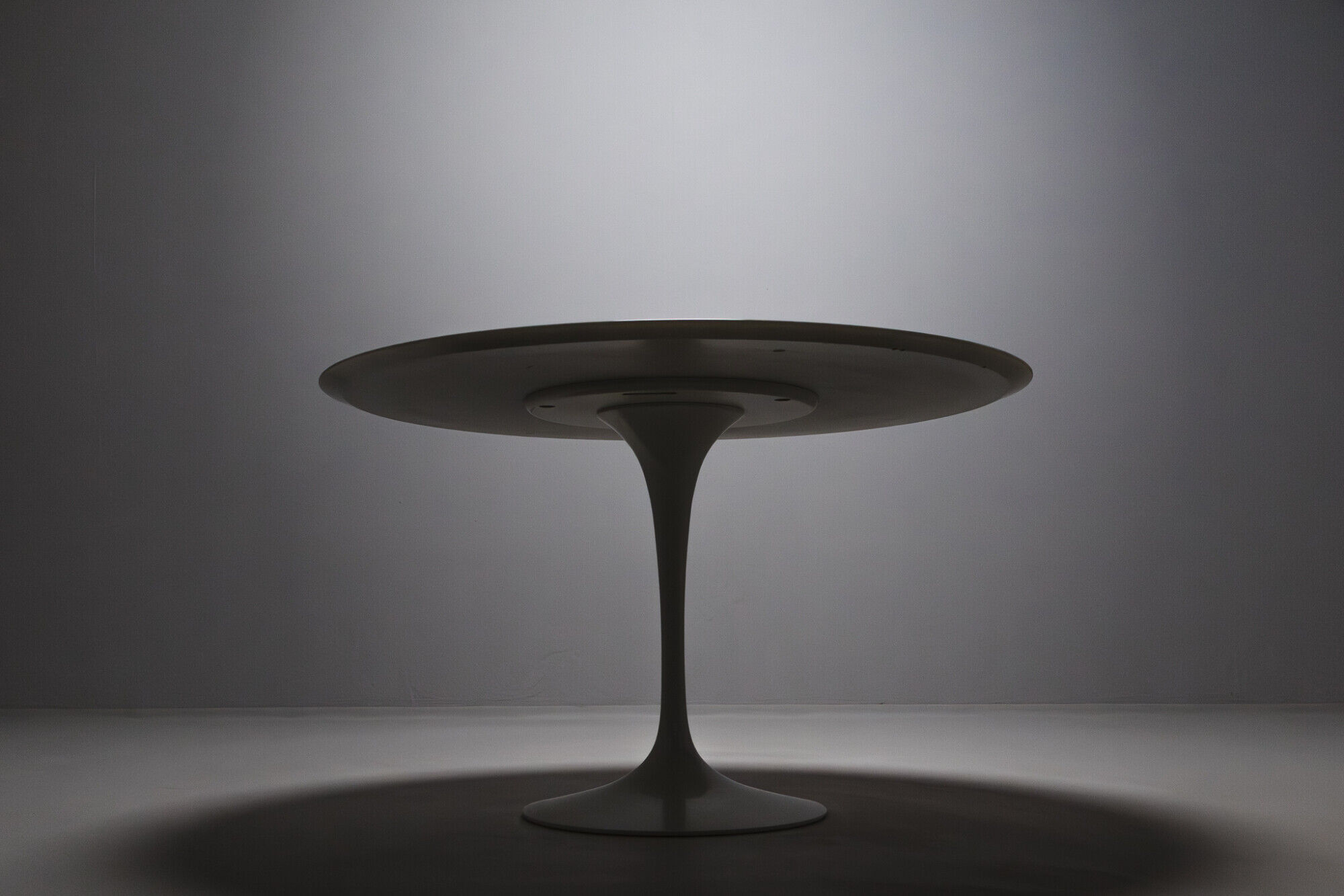 Round marble Tulip dining table by Eero Saarinen, 2000s