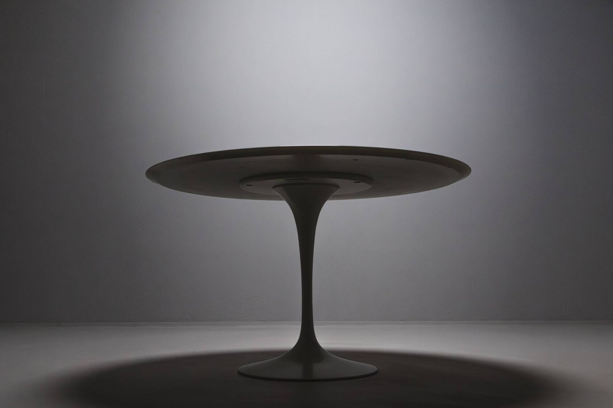 Table à manger ronde tulipe en marbre par Eero Saarinen, années 2000