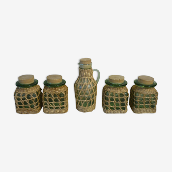 Set of 4 pots and 1 decanter with caps and braiding