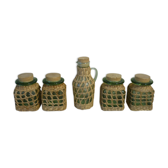 Set of 4 pots and 1 decanter with caps and braiding