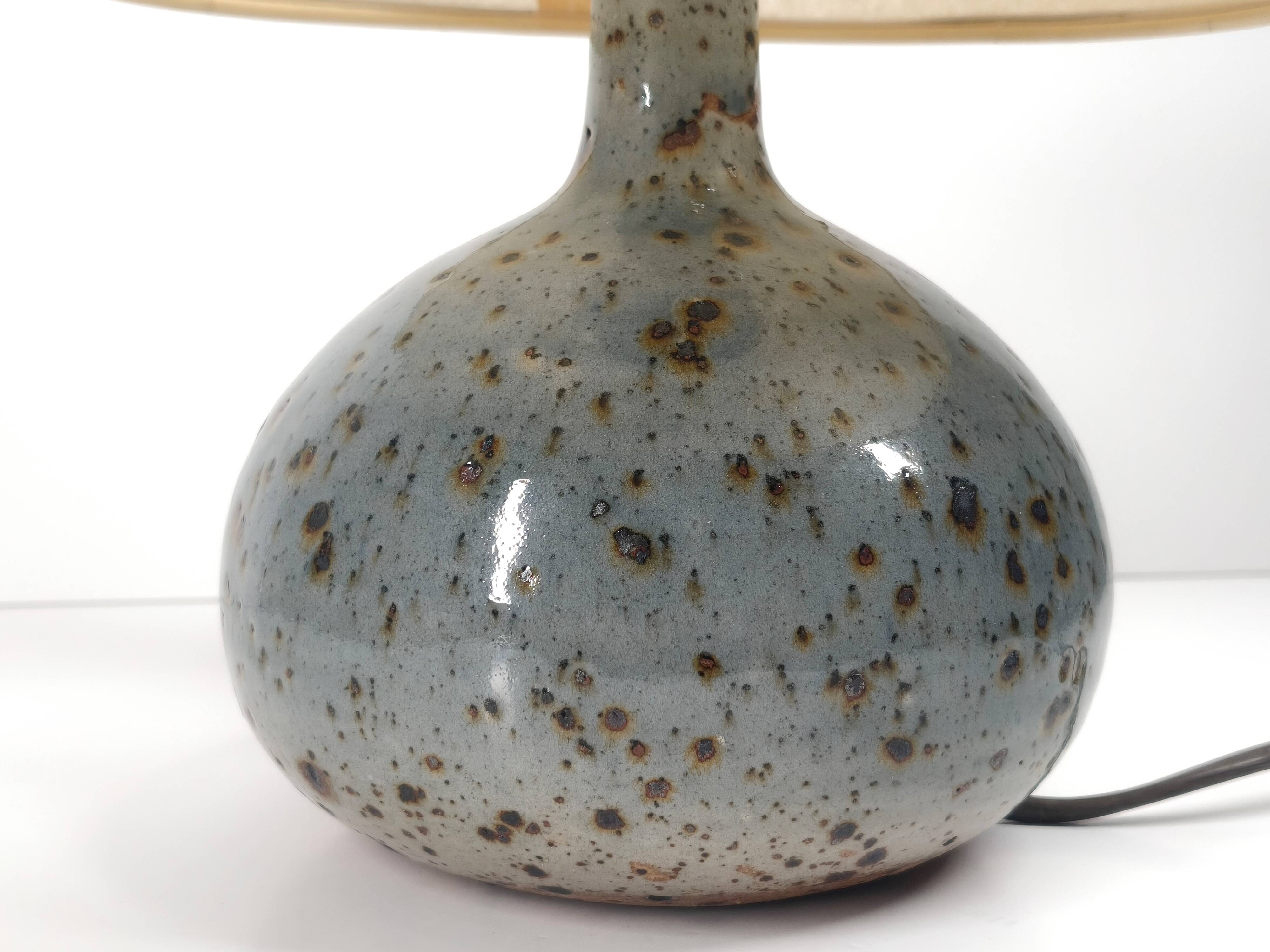 Vintage table lamp in glazed ceramic, 1950s style.
