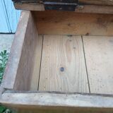 Coffre ancien en bois à clapet