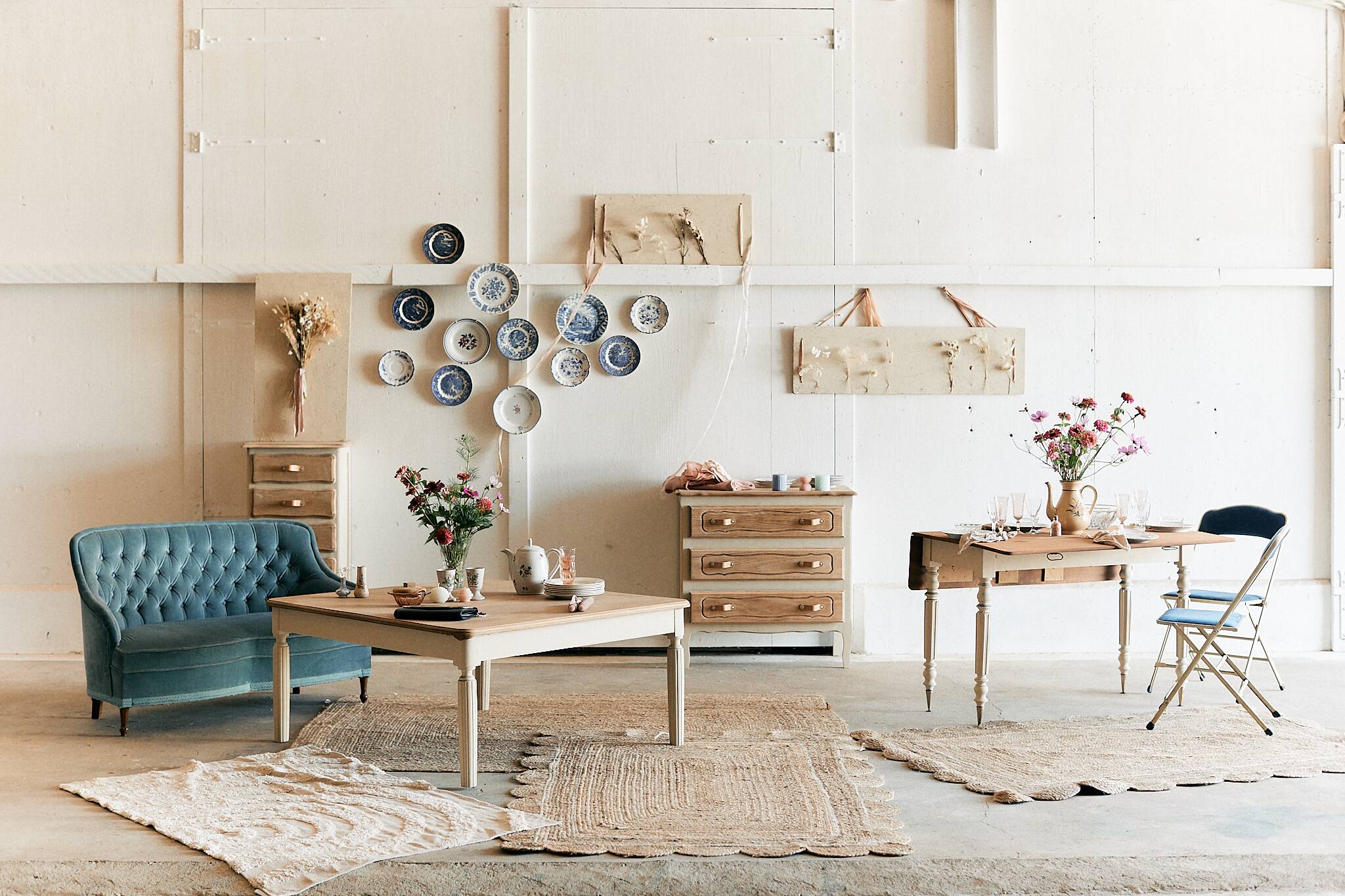 Blue velvet toad bench