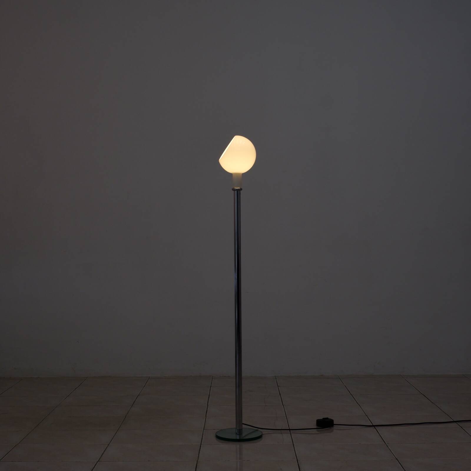 „Parola“ floor lamp by Gae Aulenti for Fontana Arte – special edition