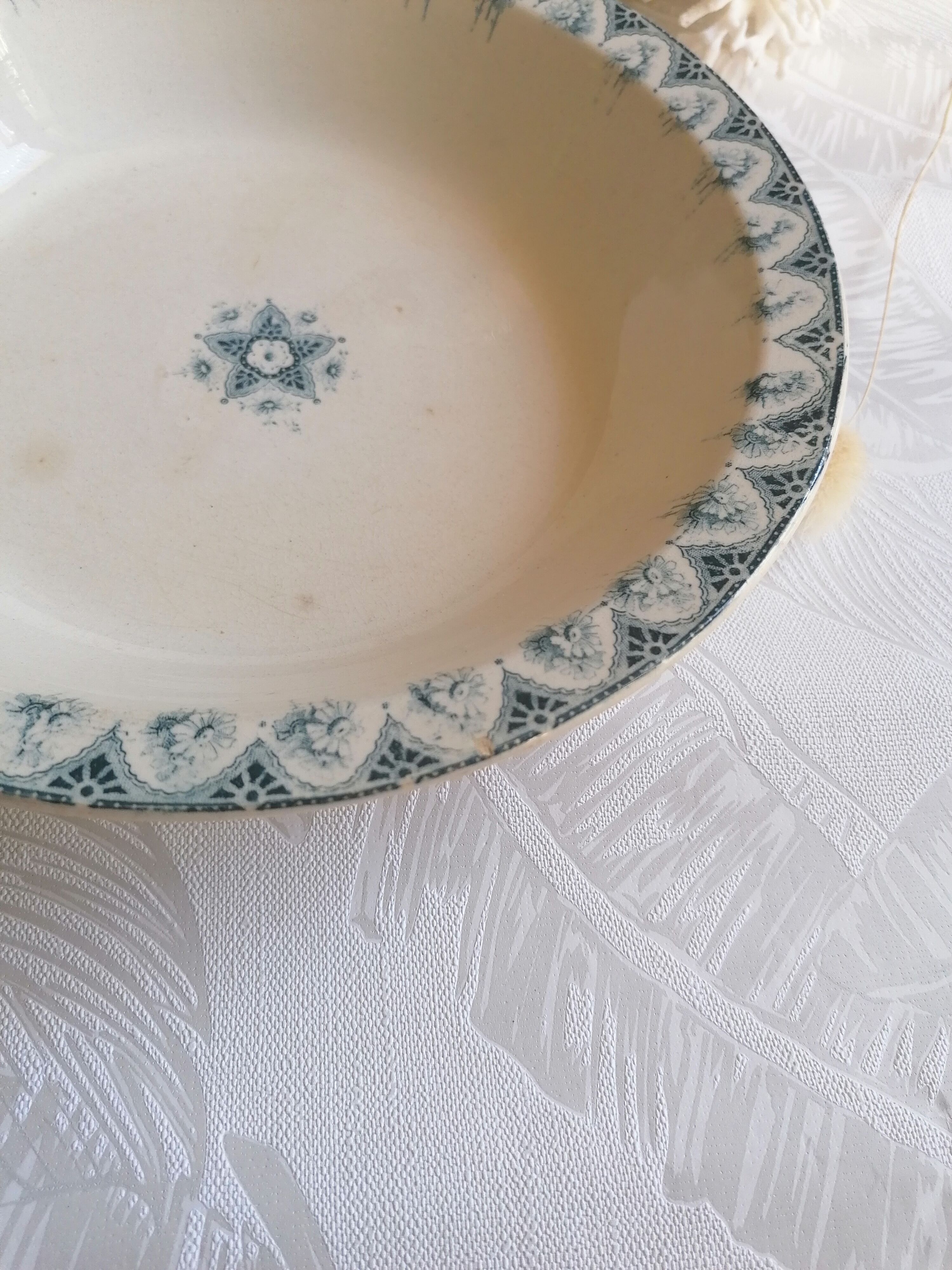 Hollow dish in earthenware iron earth