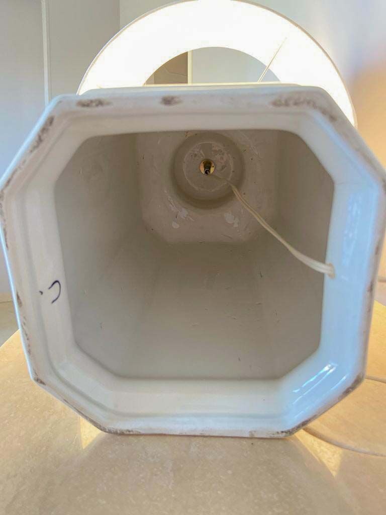 White lacquered ceramic table lamp, Italy 1970s