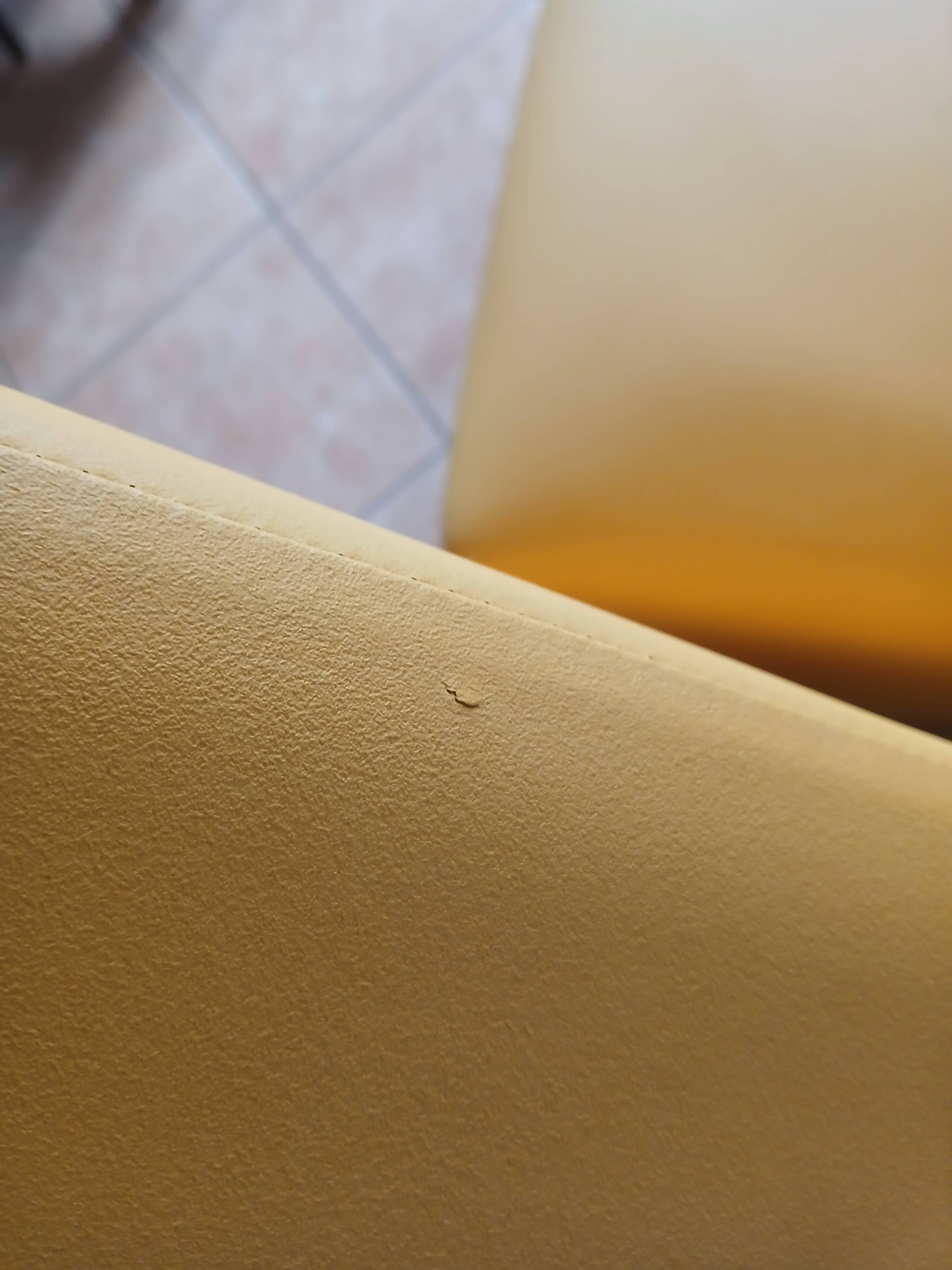 Lot de 4 chauffeuses années 70/80 vintage en similli cuir  jaune moutarde