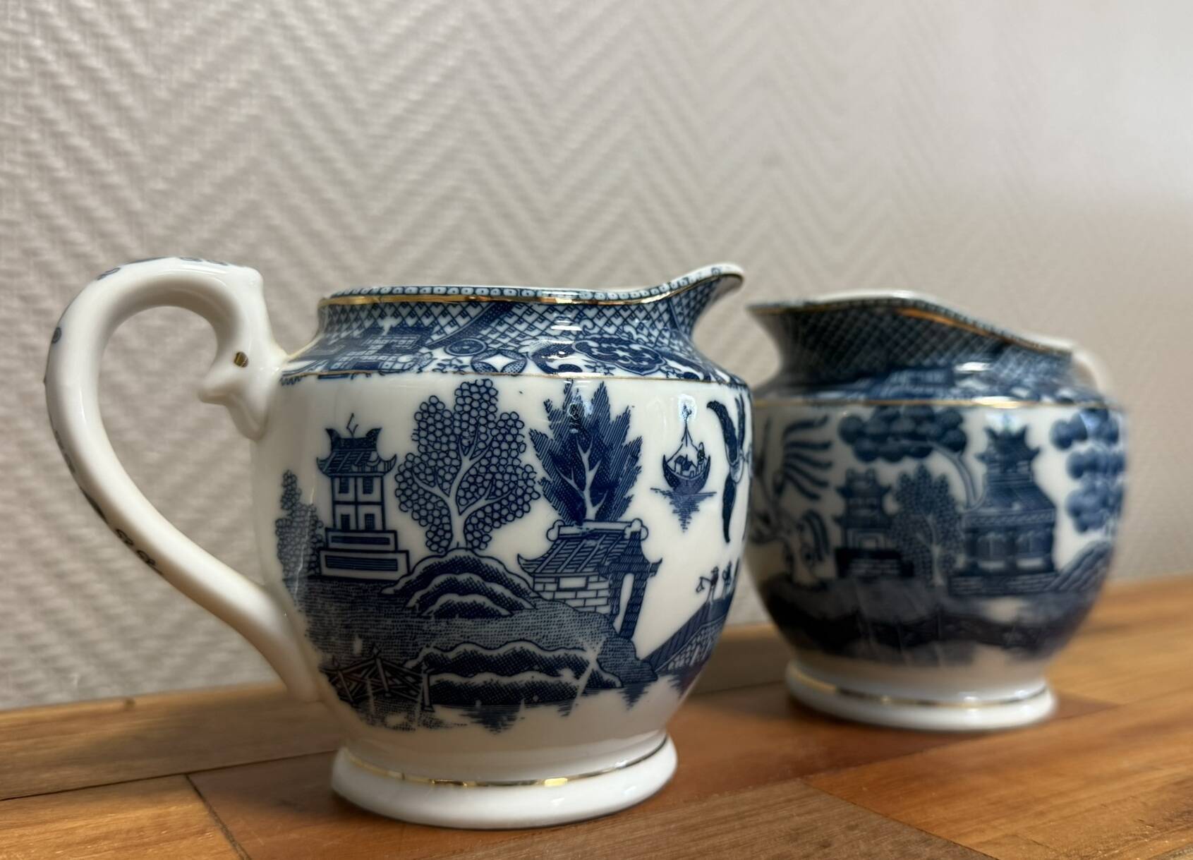 pair of English porcelain jugs with Asian decorations