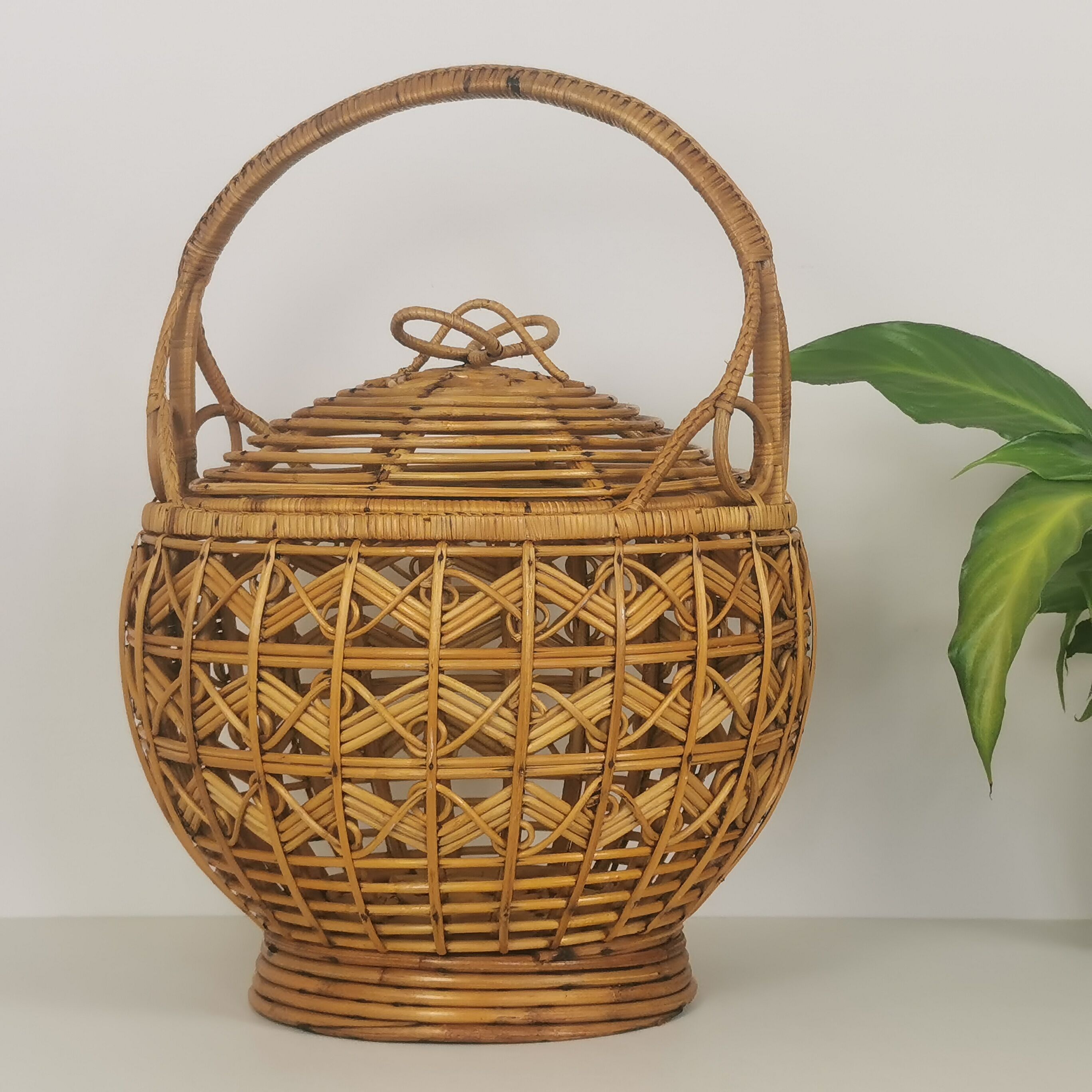 Rattan pan