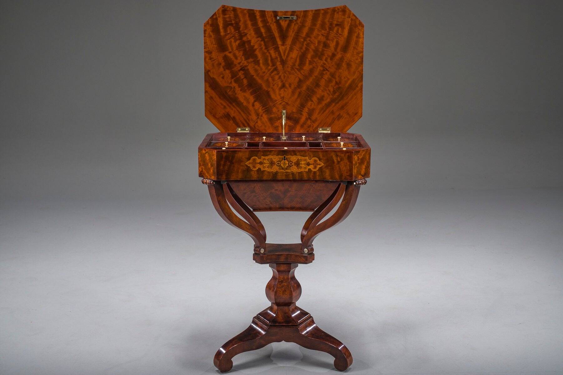 Table de couture Biedermeier en acajou, 1850