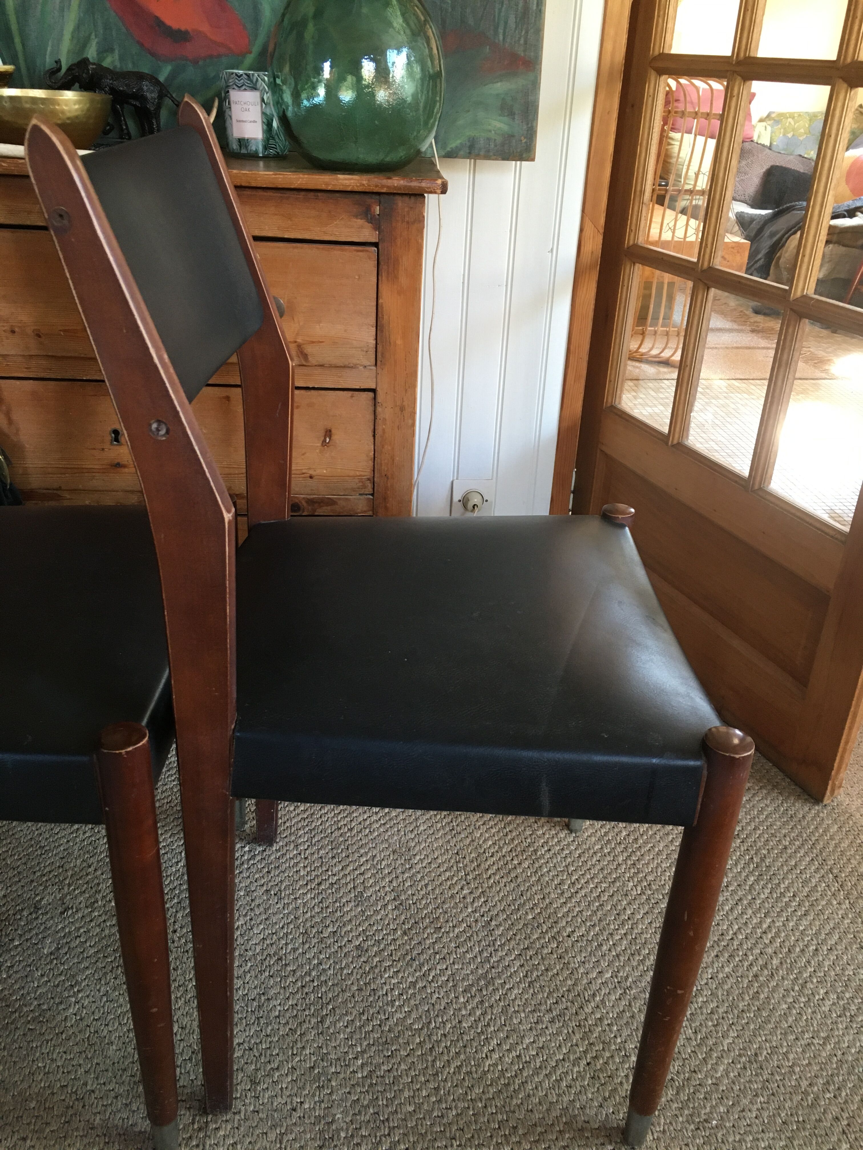 Series of 3 chairs
