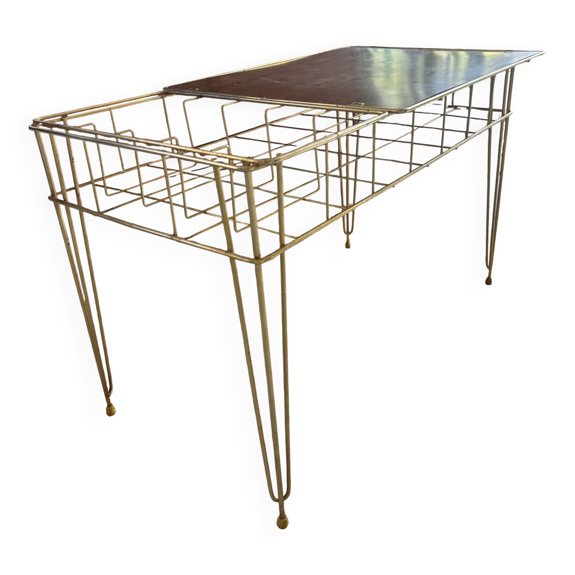 Table, magazine rack