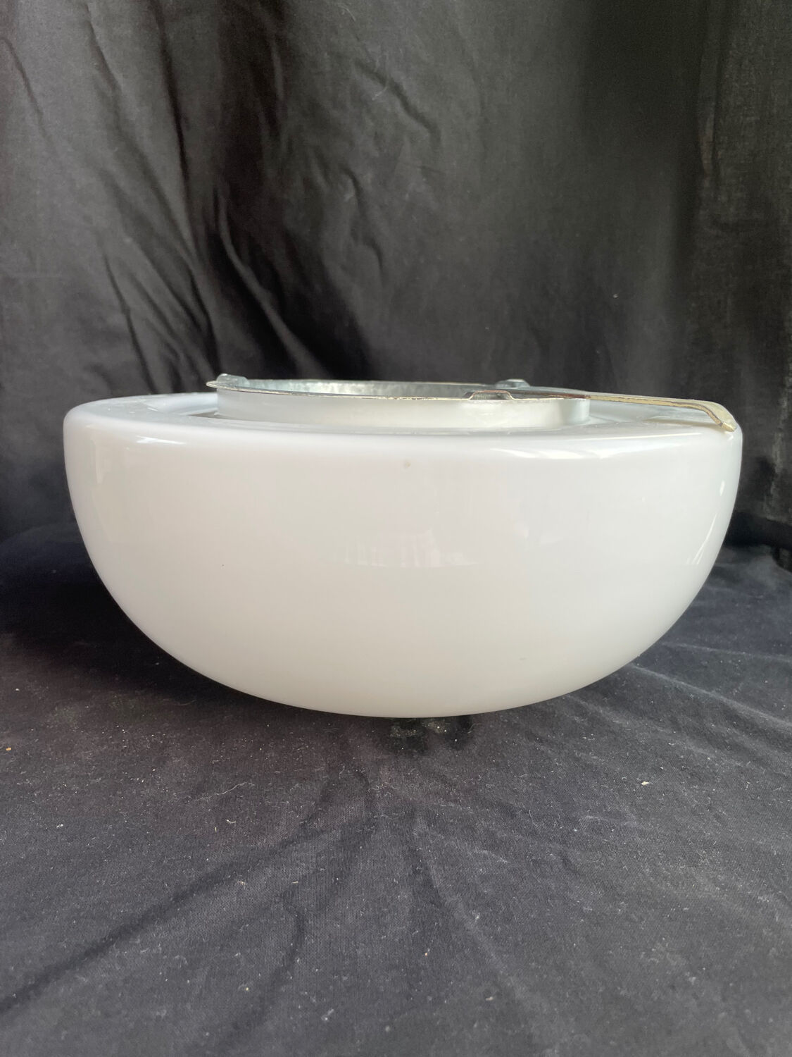 Vintage opaline ceiling light, in very good condition