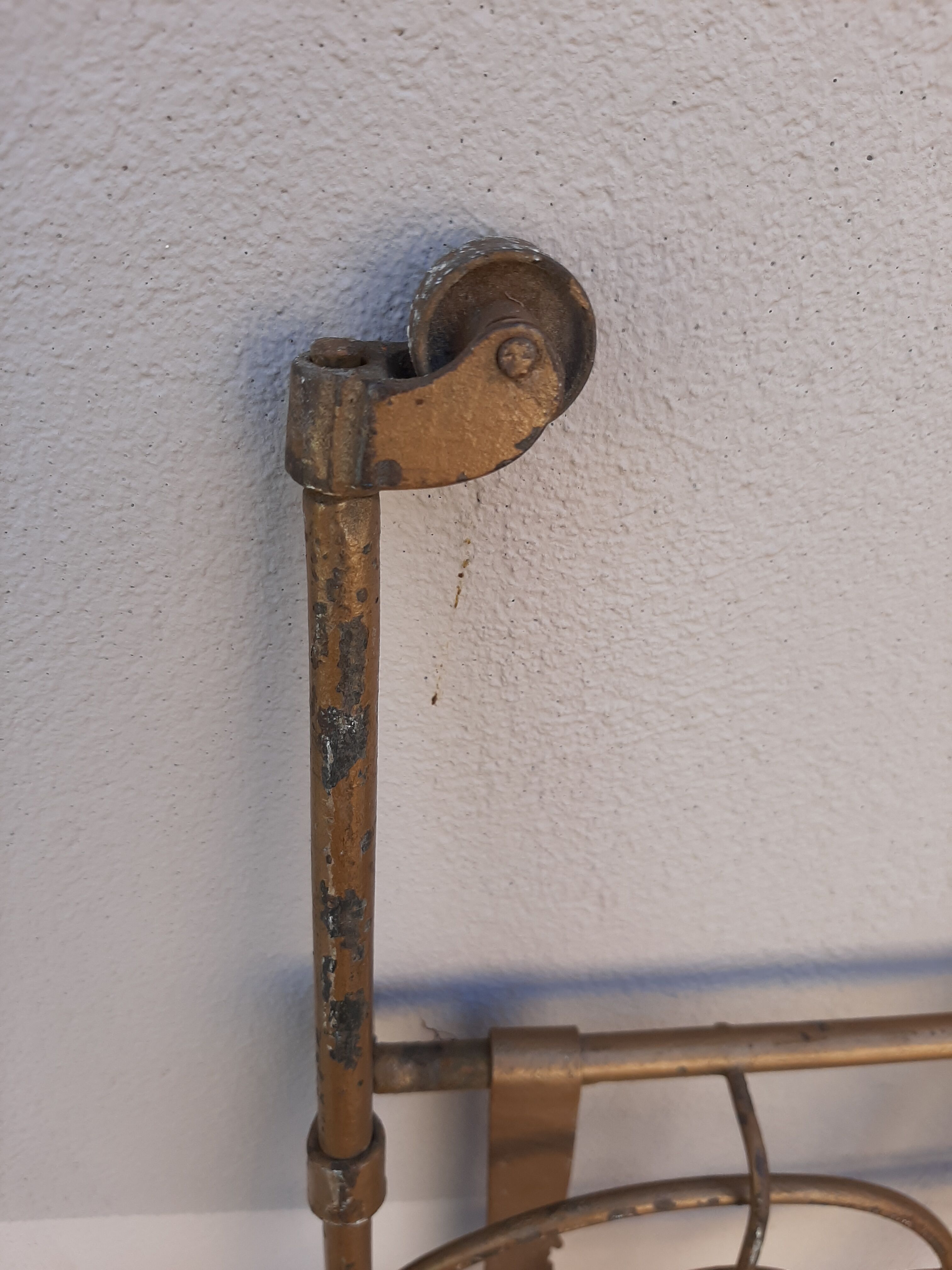 Old child in iron 1900