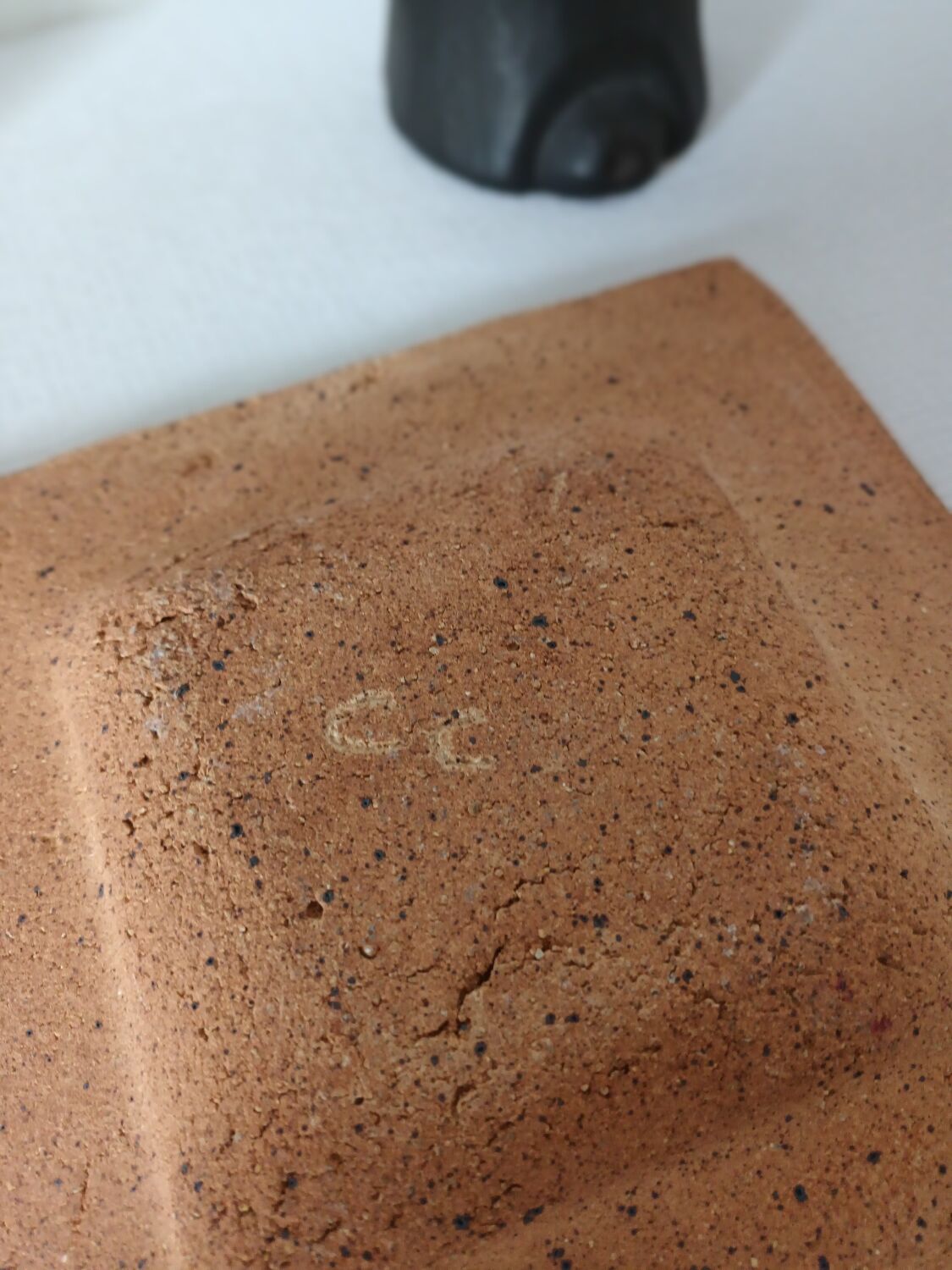 Empty pocket handmade sandstone chamotté resin