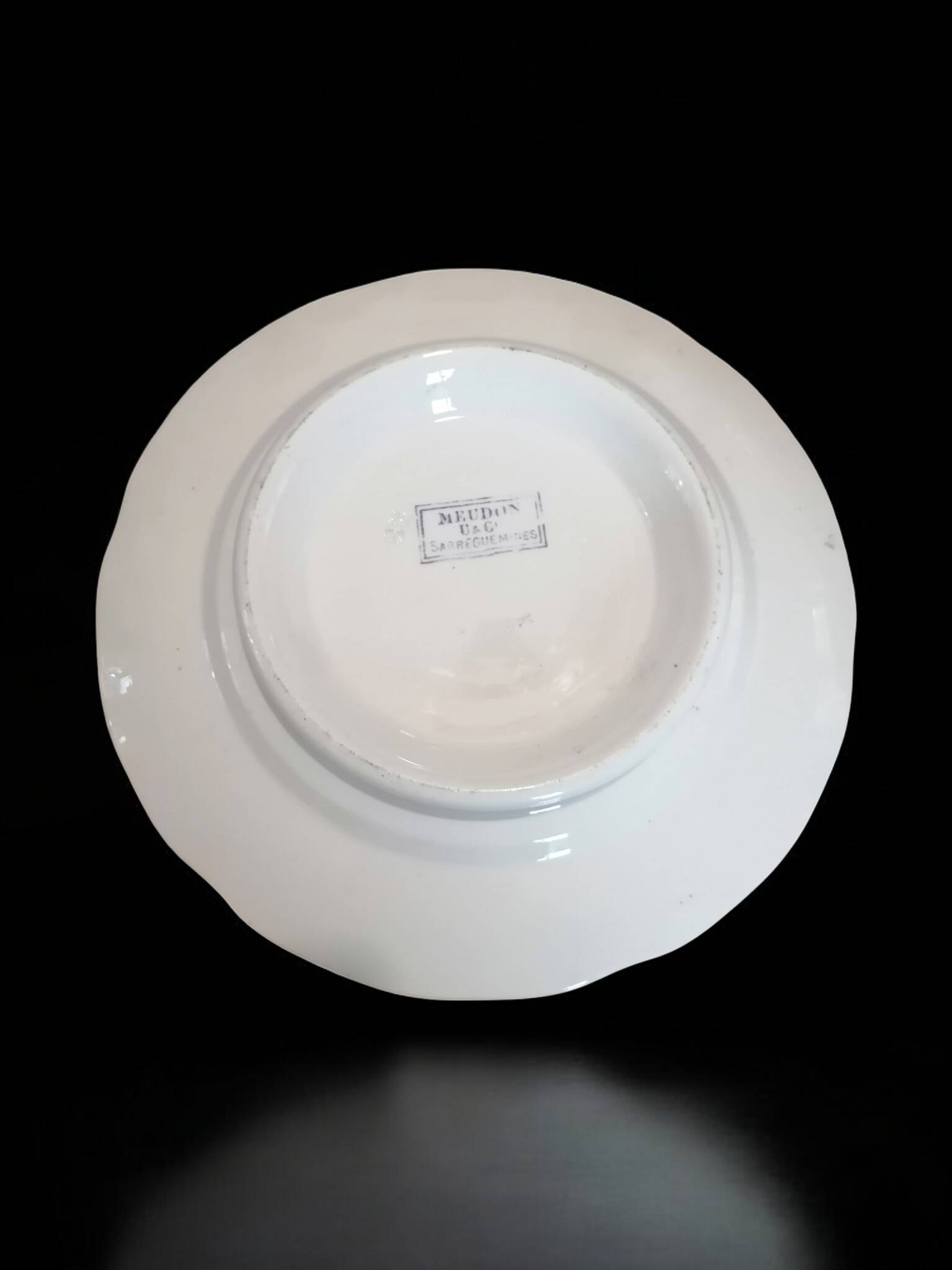 Part of a 25-piece Sarreguemines earthenware dinner service - Purple floral decoration