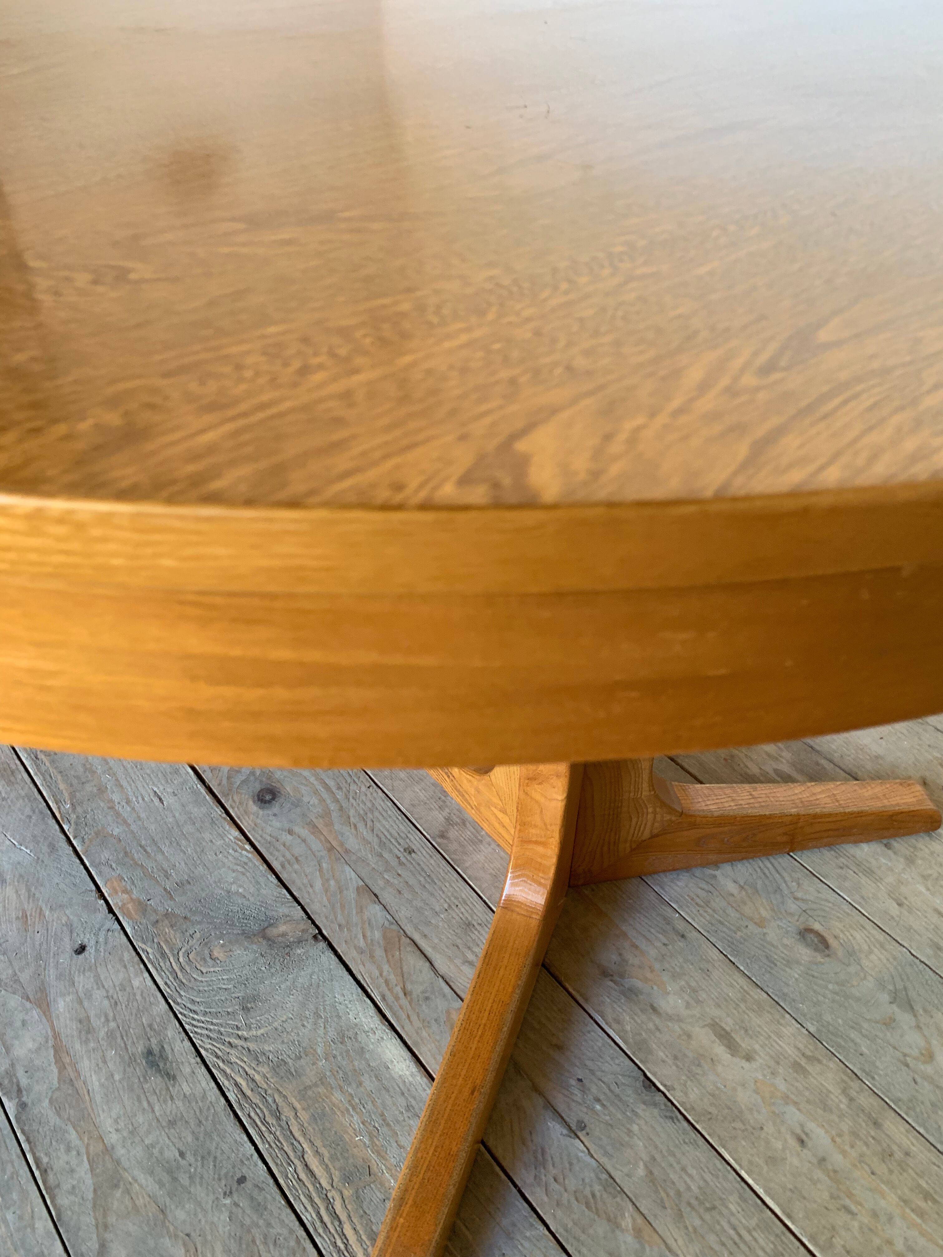 Round Scandinavian table Baumann vintage central foot star