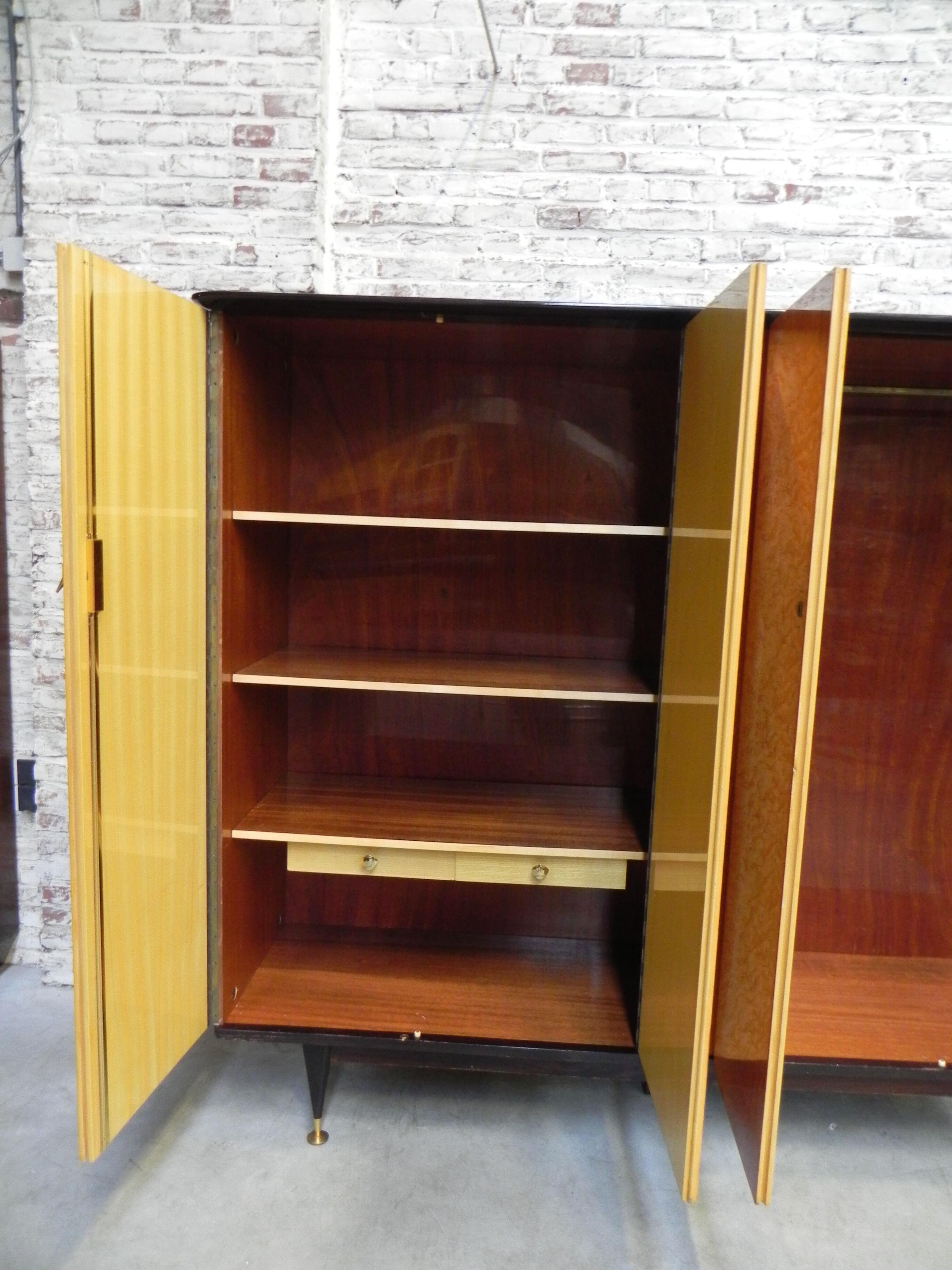 Wardrobe with 4 doors