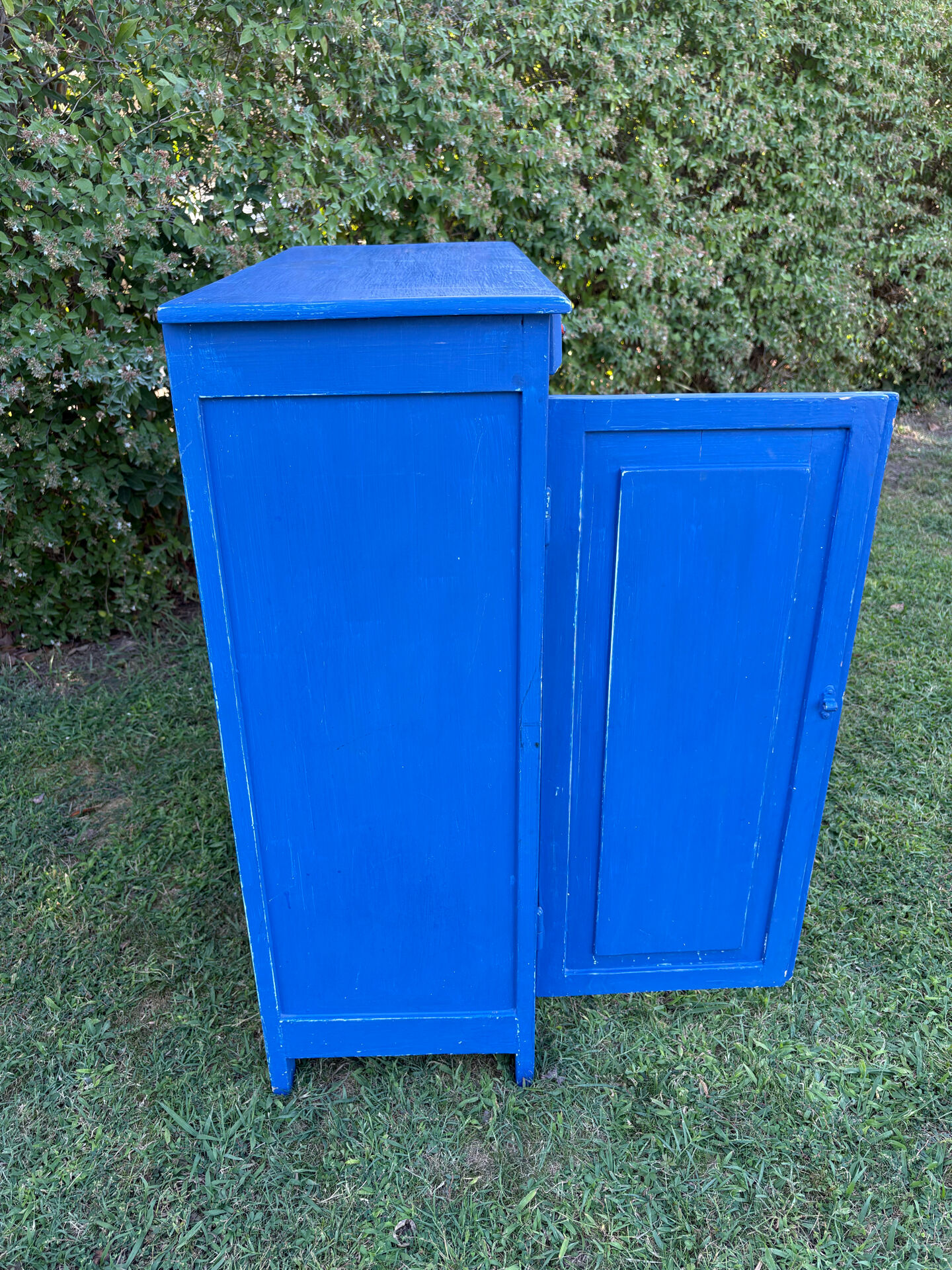 Commode bois peint bleu Majorelle