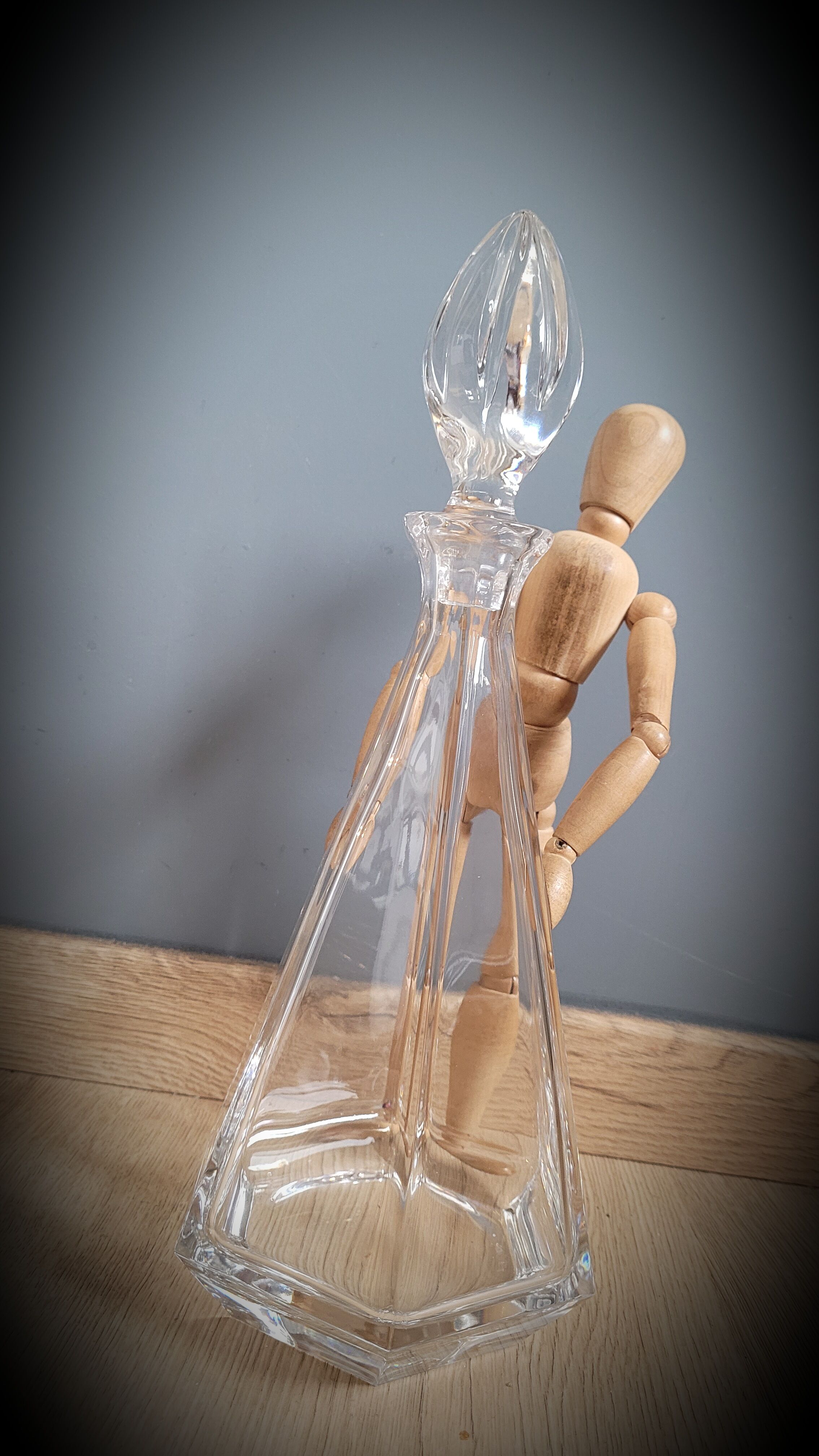 Pyramid crystal decanter