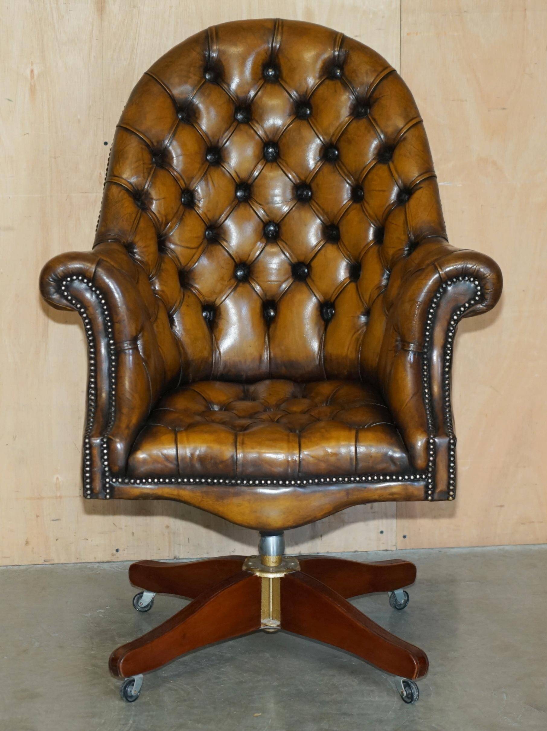 Fauteuil Chesterfield directeur ou capitaine Art Déco en cuir restauré