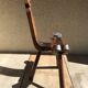 Chaise tripode bois sculpté vintage
