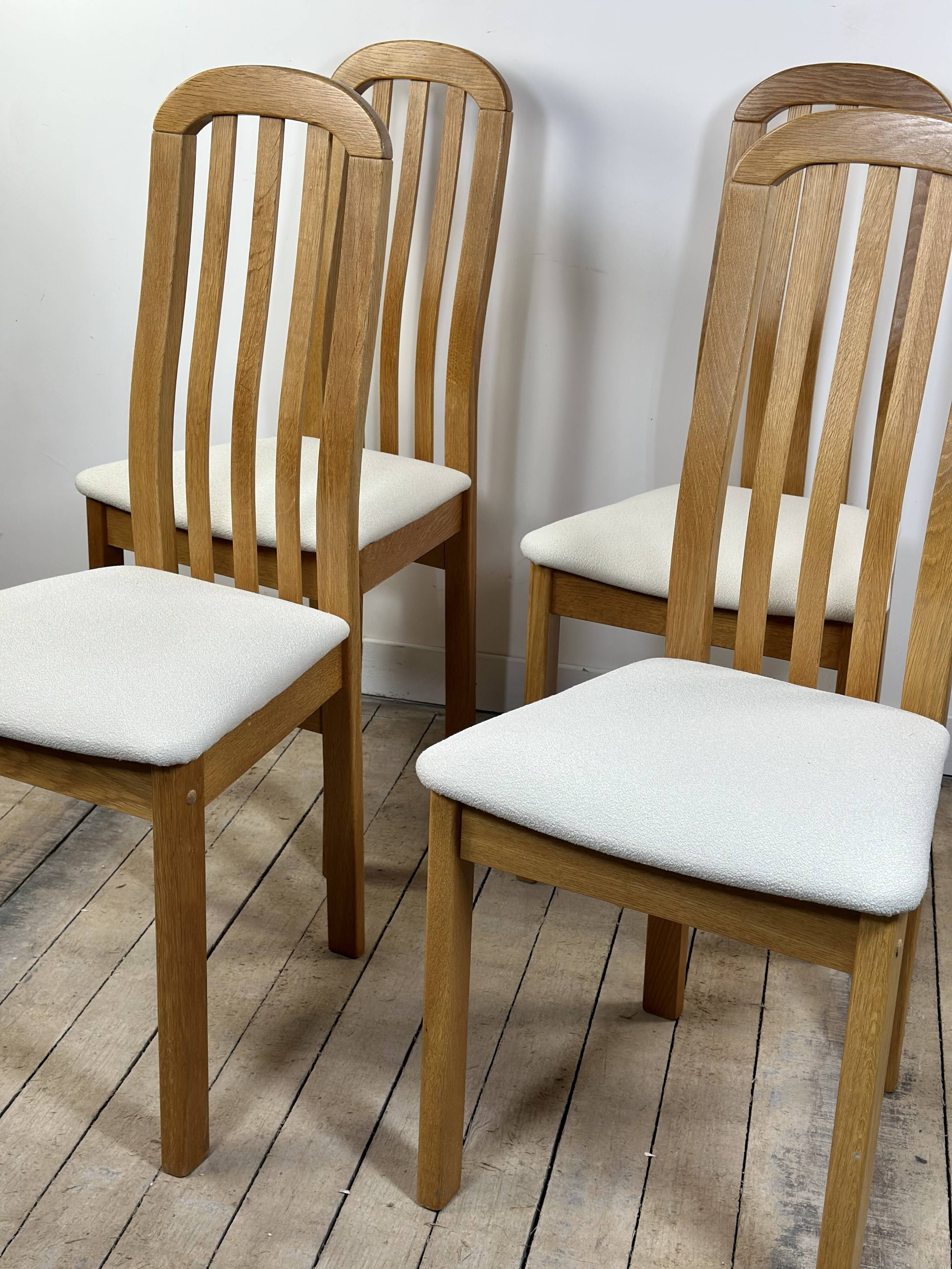Chairs (set of 4) in solid elm and vintage fabric Findahls Denmark 1980