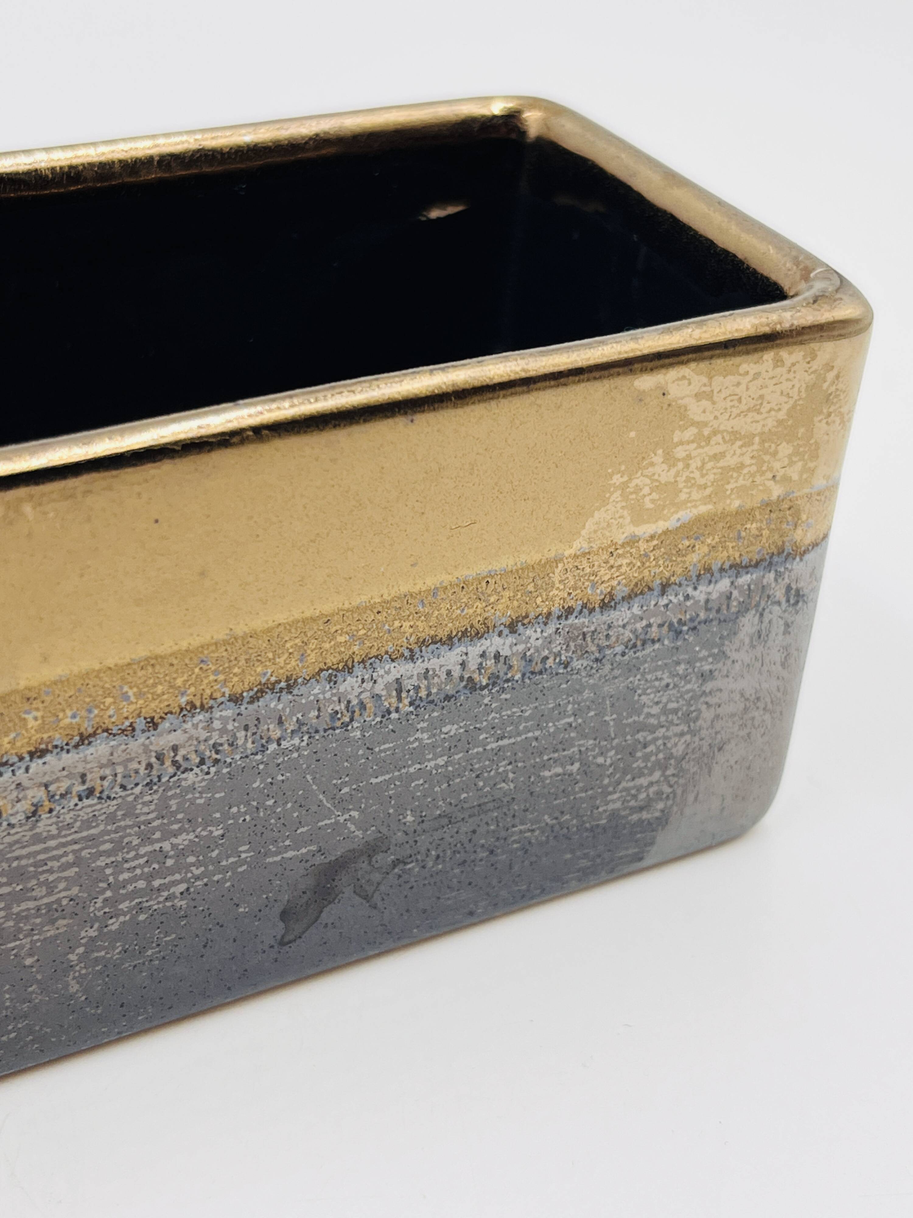 Rectangular plant pot