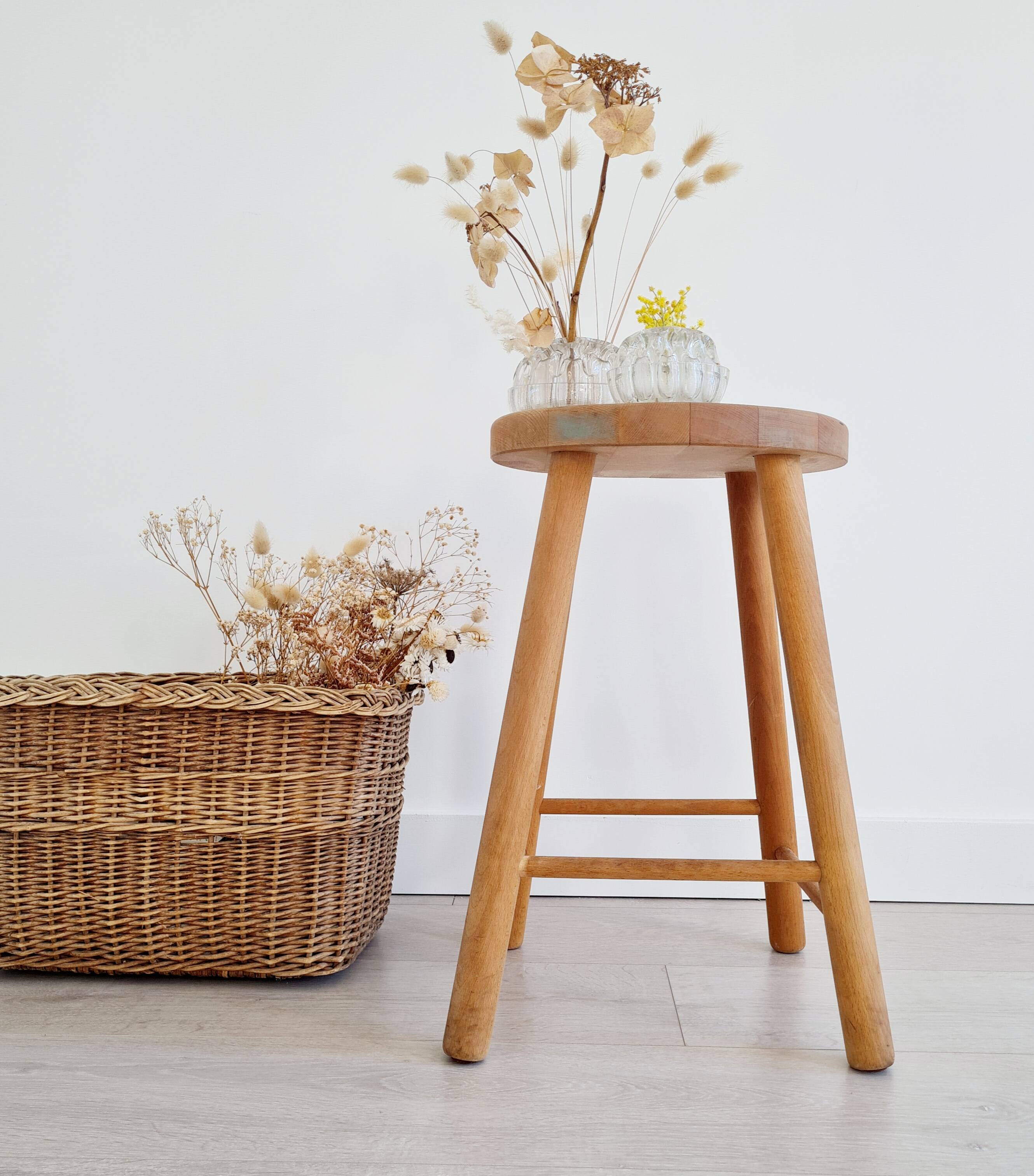 Solid wood stool - saddle