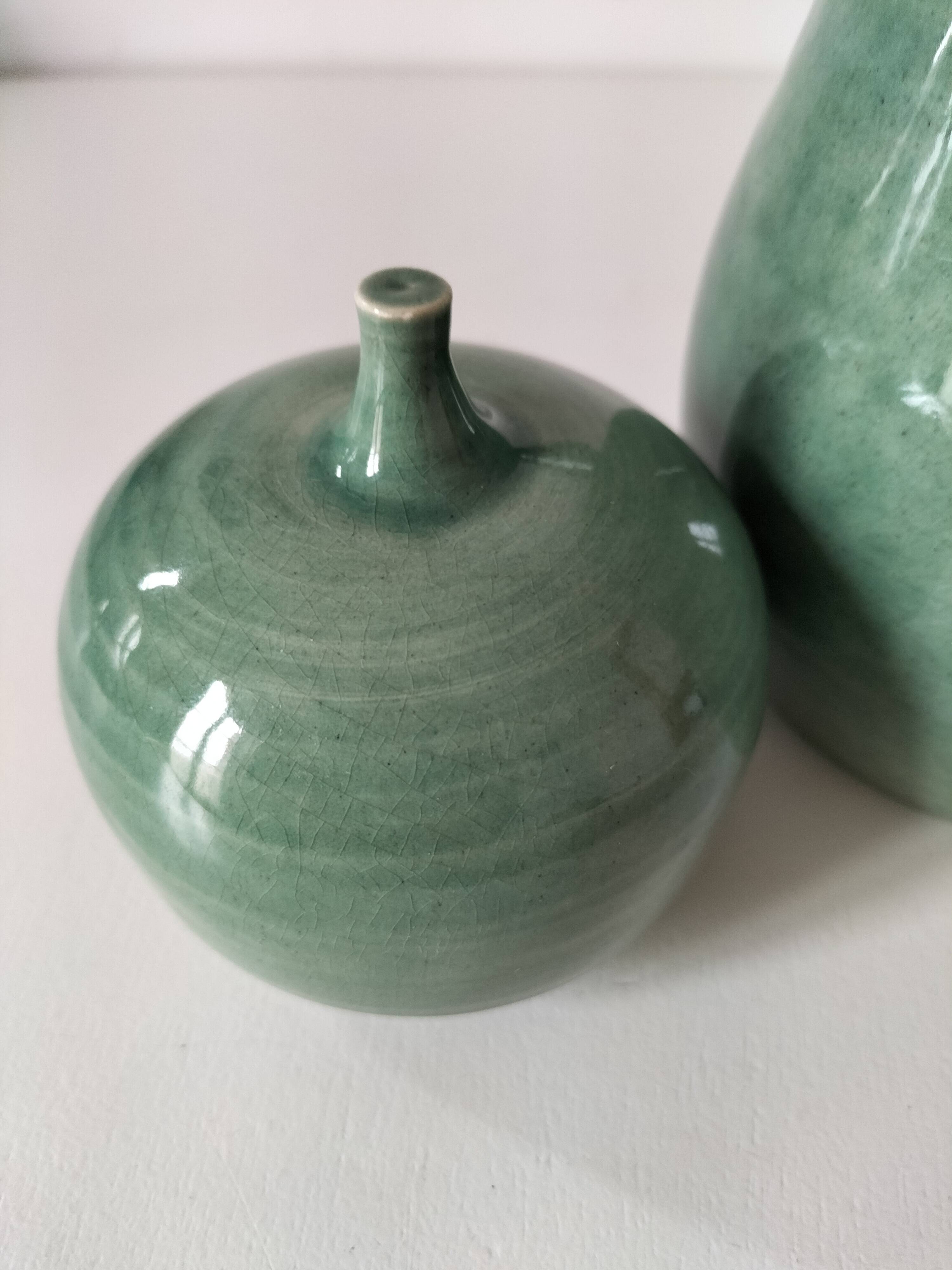 Théière en grès émaillé vert céladon – signée