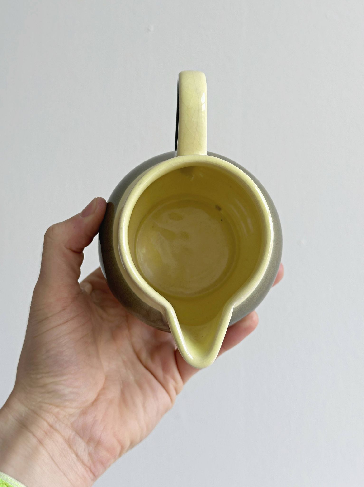 Two-tone milk jug