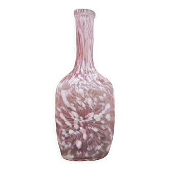 Vase ancien carré ou carafe en pate de verre soufflé ciselé style Clichy rose