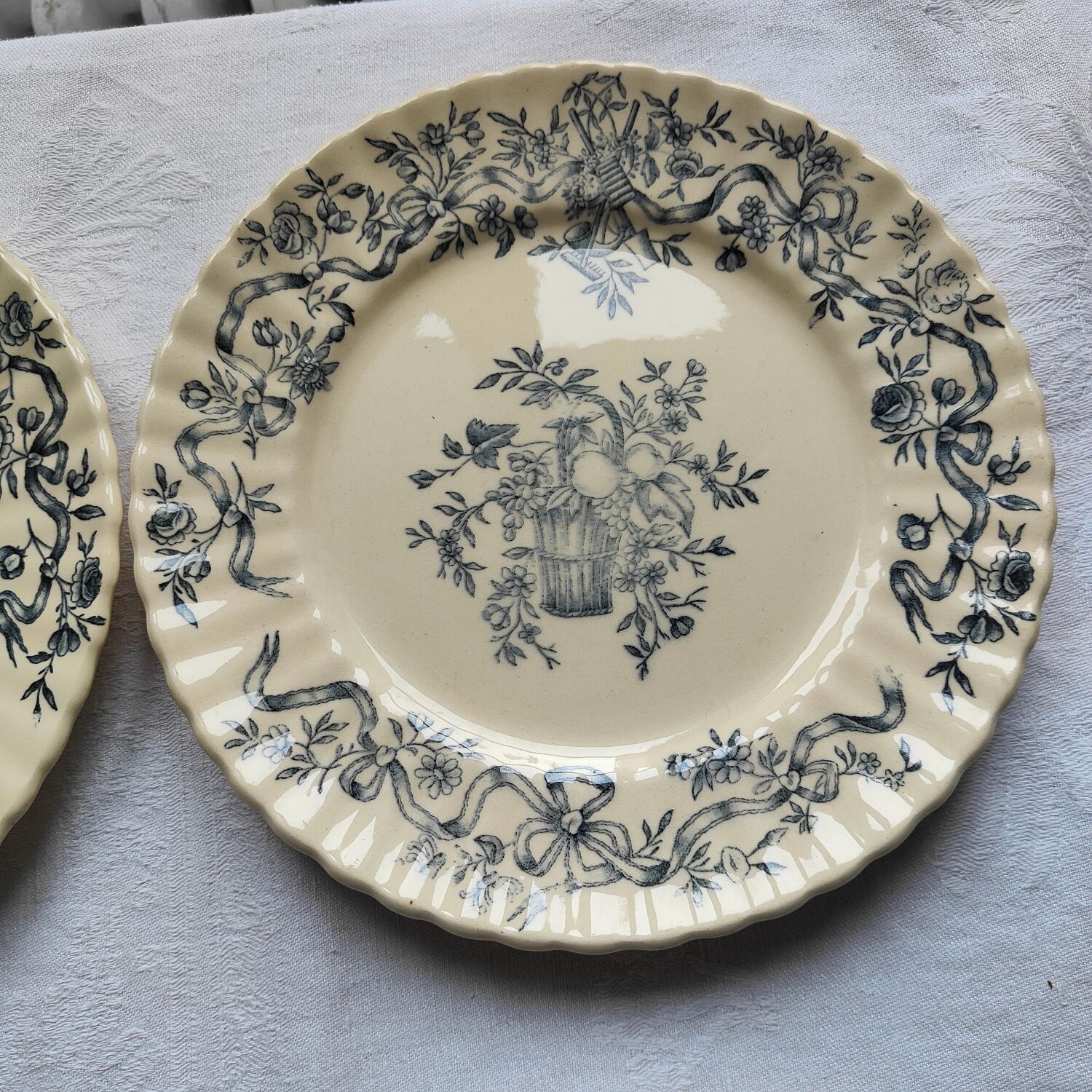 Set of 6 Longchamp iron earth plates