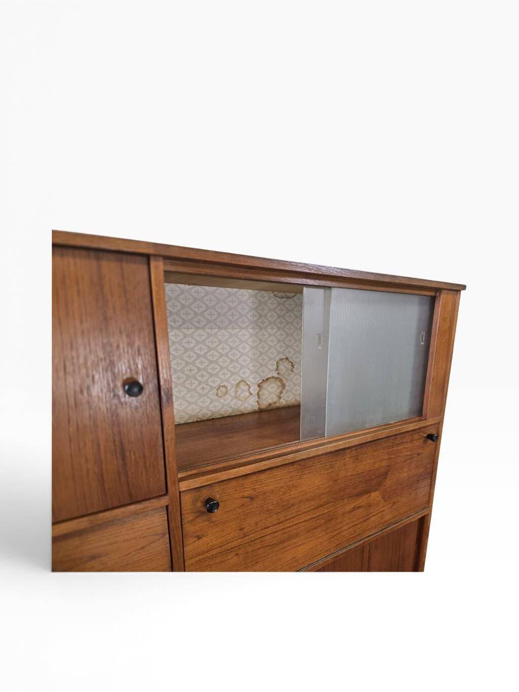 Vitrine vintage en bois / armoire / meuble mural