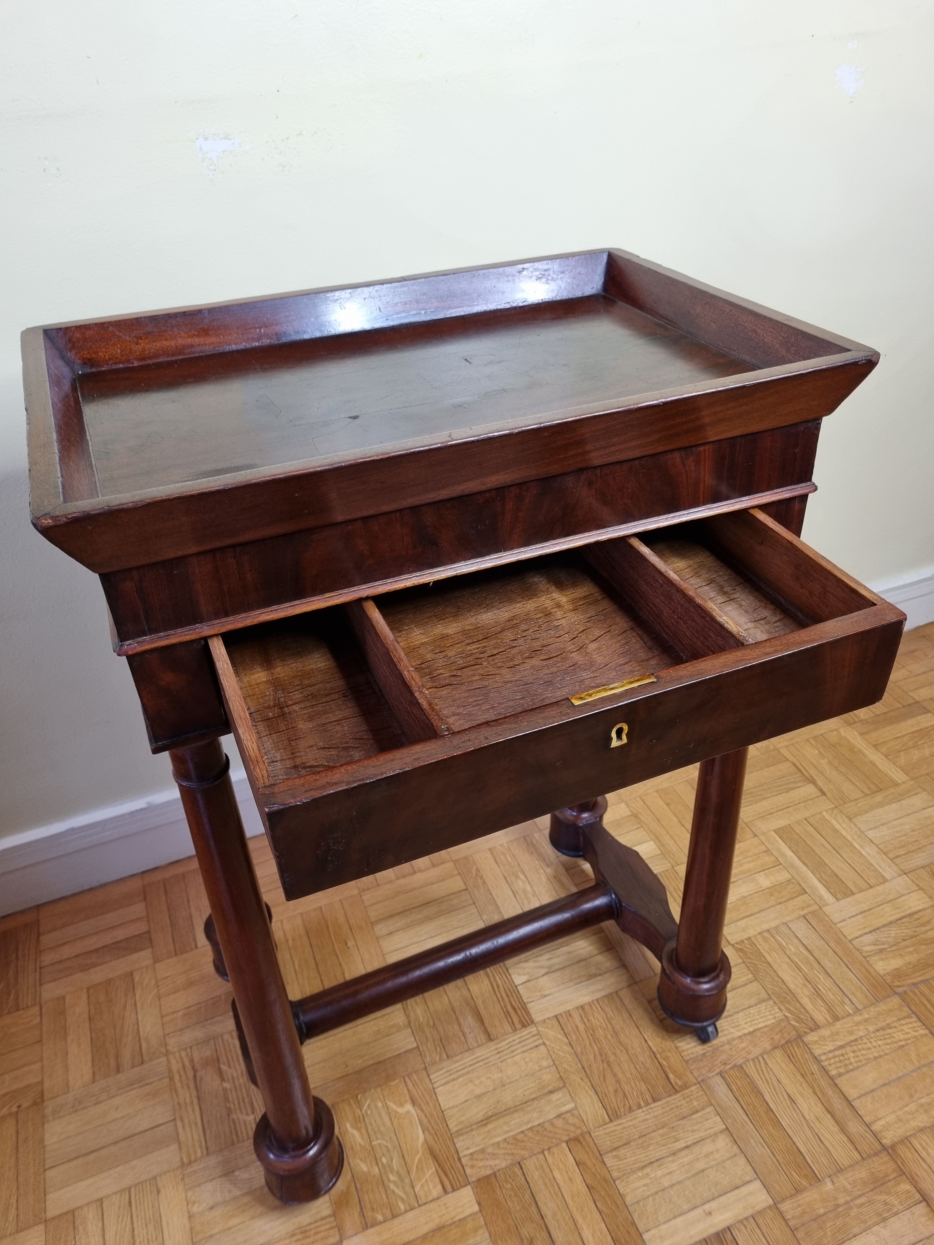 Old Empire period console in mahogany and veneer wood with bowl top