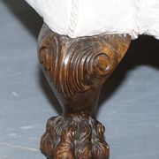 Victorian suite in damask, walnut frame, legs carved in lion's paw.