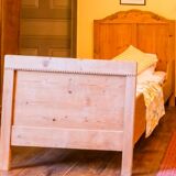 Lits antiques en pin