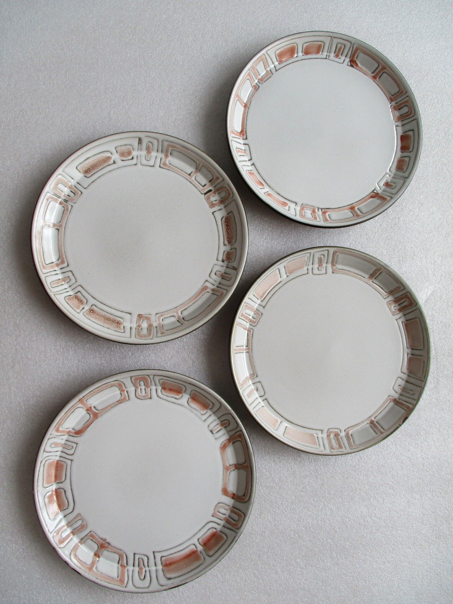 Set of 12 flat plates in niderviller glazed stoneware