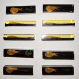 Knife holder with shrimp and algae in inclusion under plastic