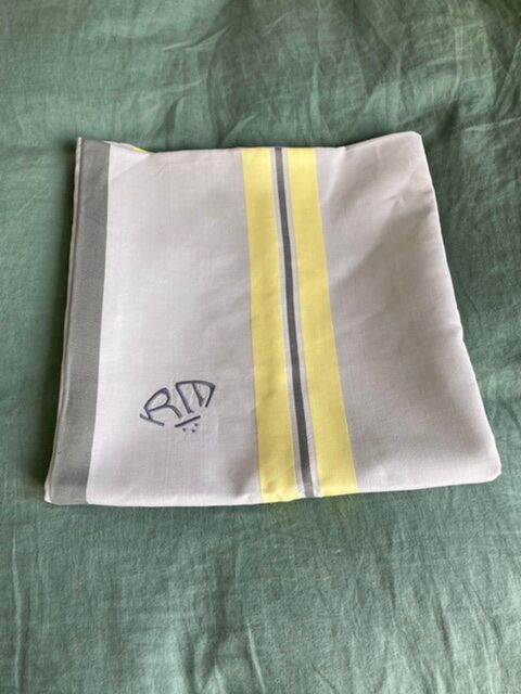 Lot of 2 tablecloths and six monogrammed towels