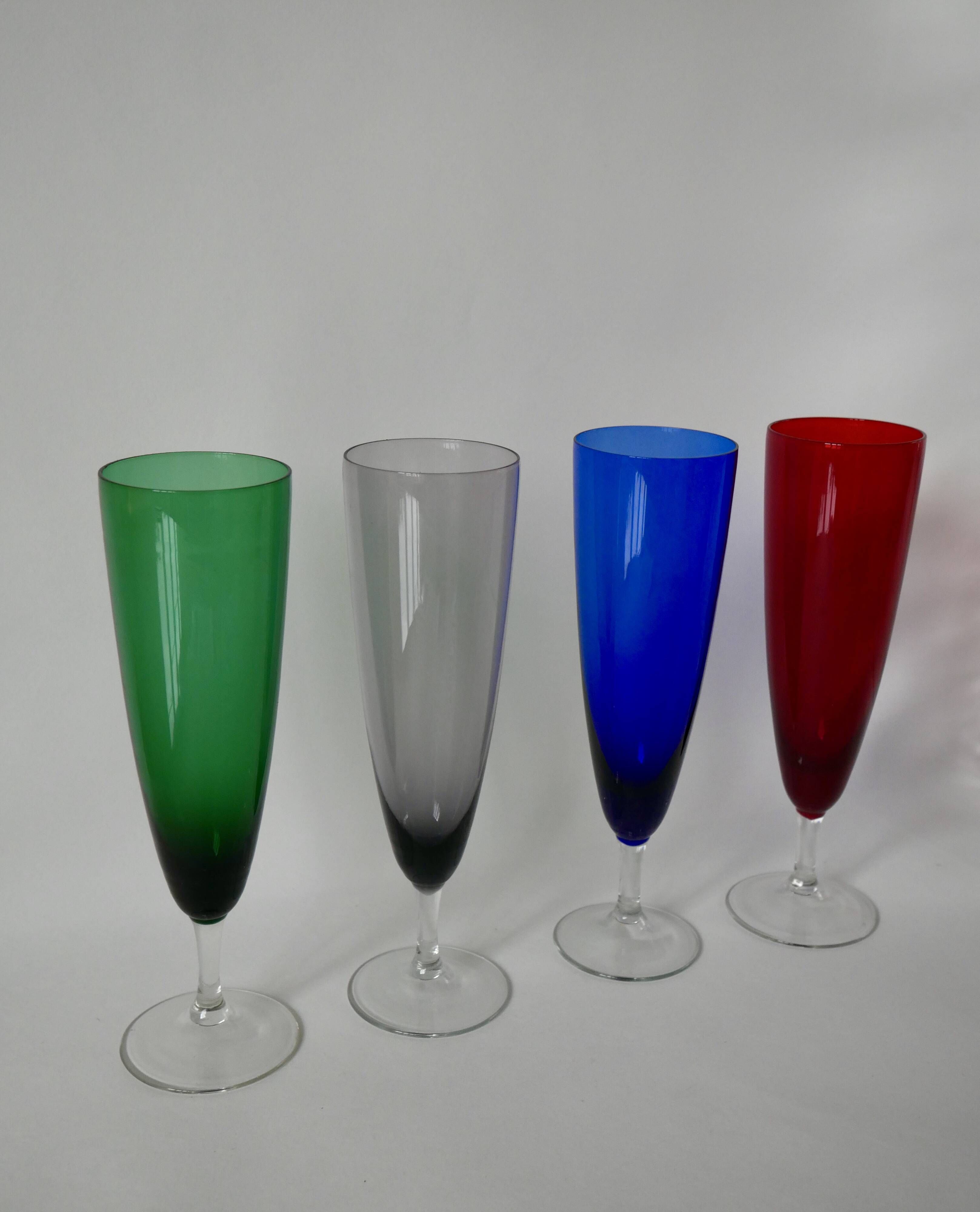 Set of 4 designer champagne flutes in colored glass from the 70s